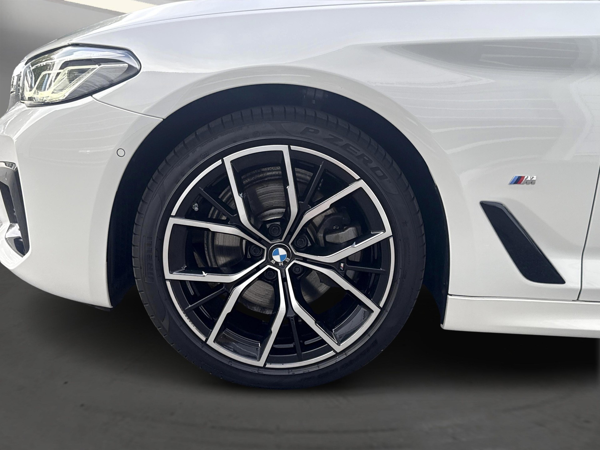 BMW 520d xDrive Touring M Sport-image-6