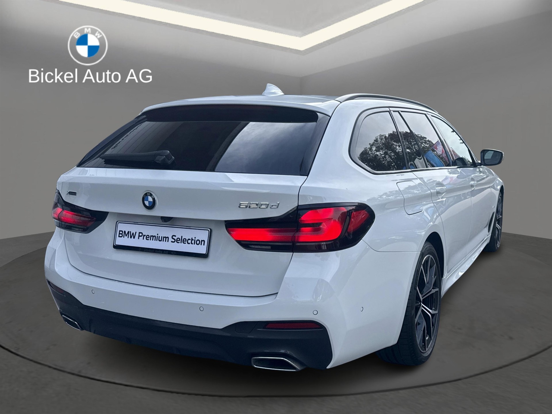 BMW 520d xDrive Touring M Sport-image-2