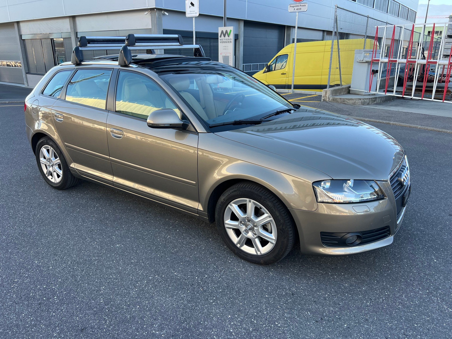 AUDI A3 Sportback 1.8 TFSI Attraction S-tronic-image-7
