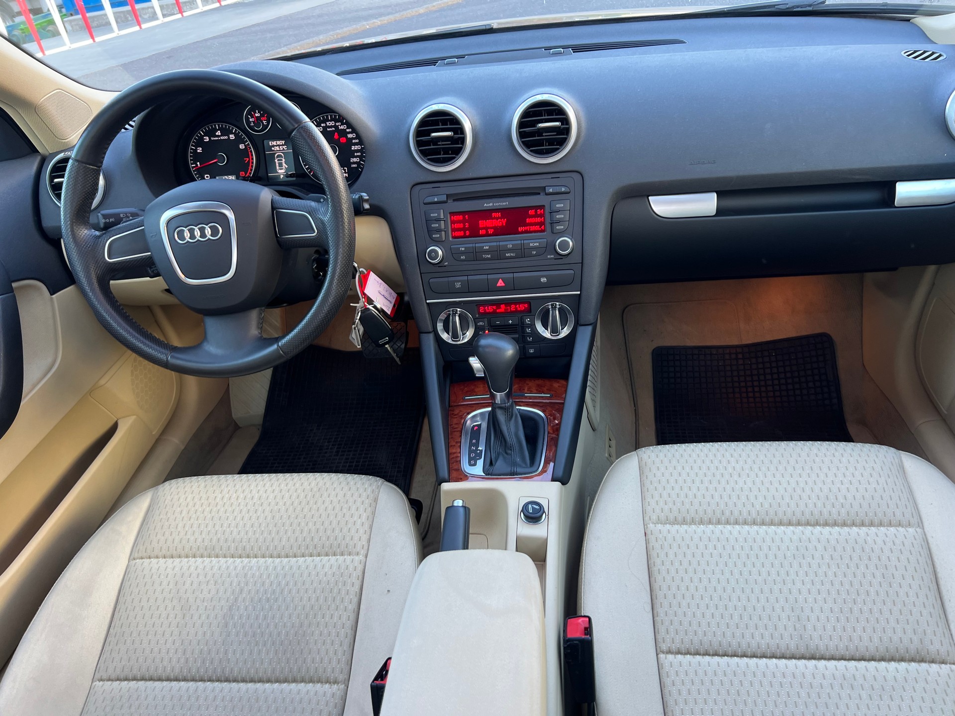 AUDI A3 Sportback 1.8 TFSI Attraction S-tronic-image-10