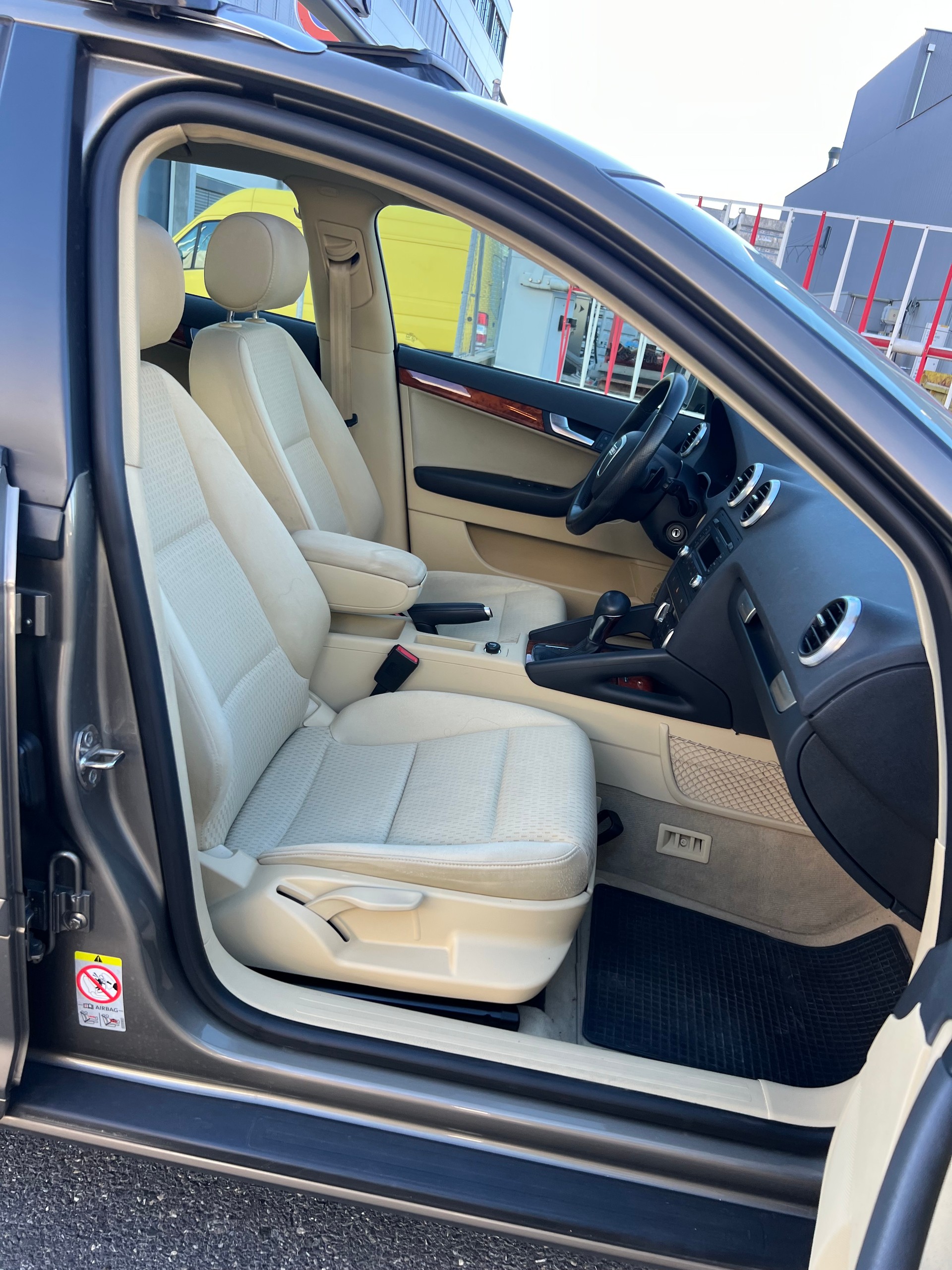 AUDI A3 Sportback 1.8 TFSI Attraction S-tronic-image-13