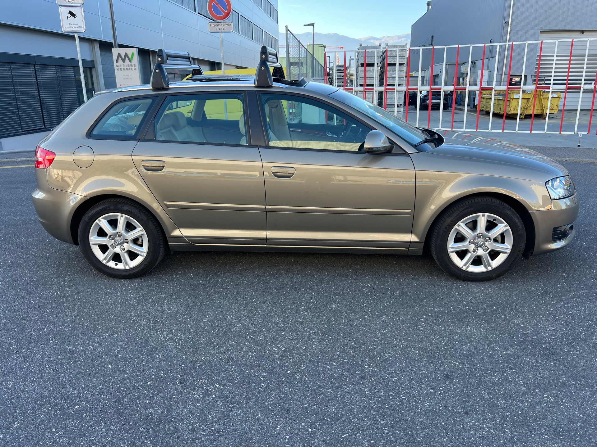 AUDI A3 Sportback 1.8 TFSI Attraction S-tronic-image-6