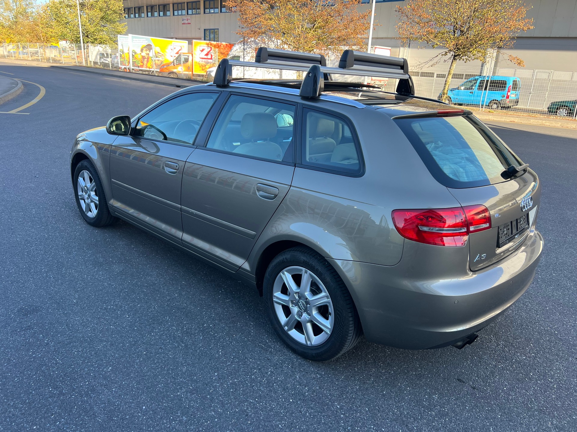 AUDI A3 Sportback 1.8 TFSI Attraction S-tronic-image-3