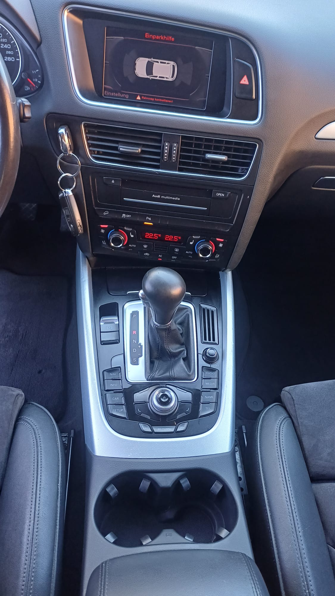 AUDI Q5 3.0 TDI quattro S-tronic-image-12