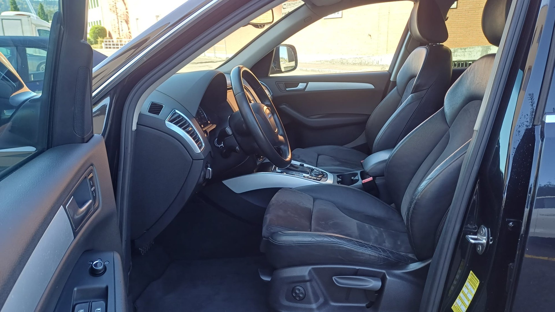 AUDI Q5 3.0 TDI quattro S-tronic-image-7