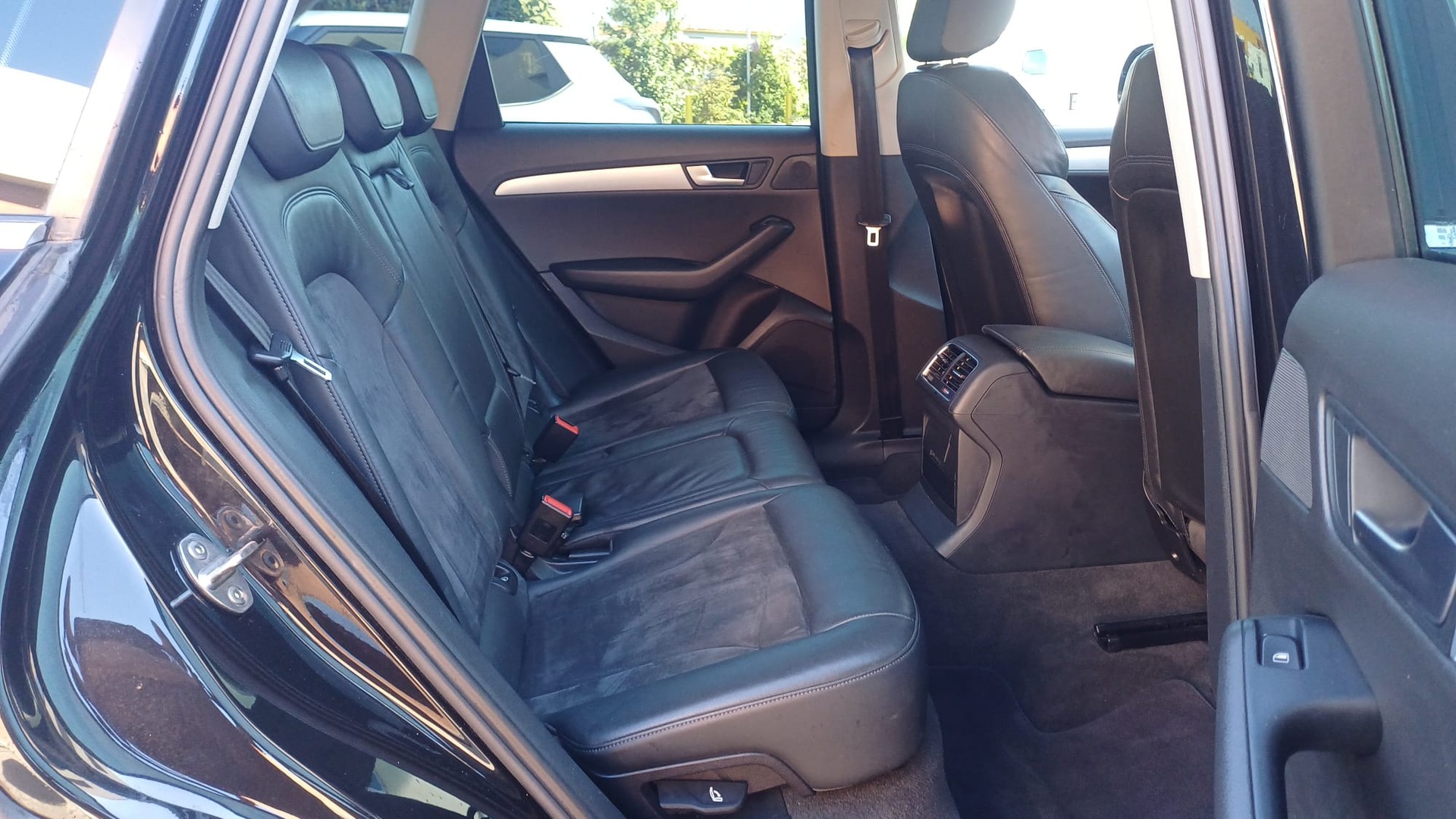AUDI Q5 3.0 TDI quattro S-tronic-image-13