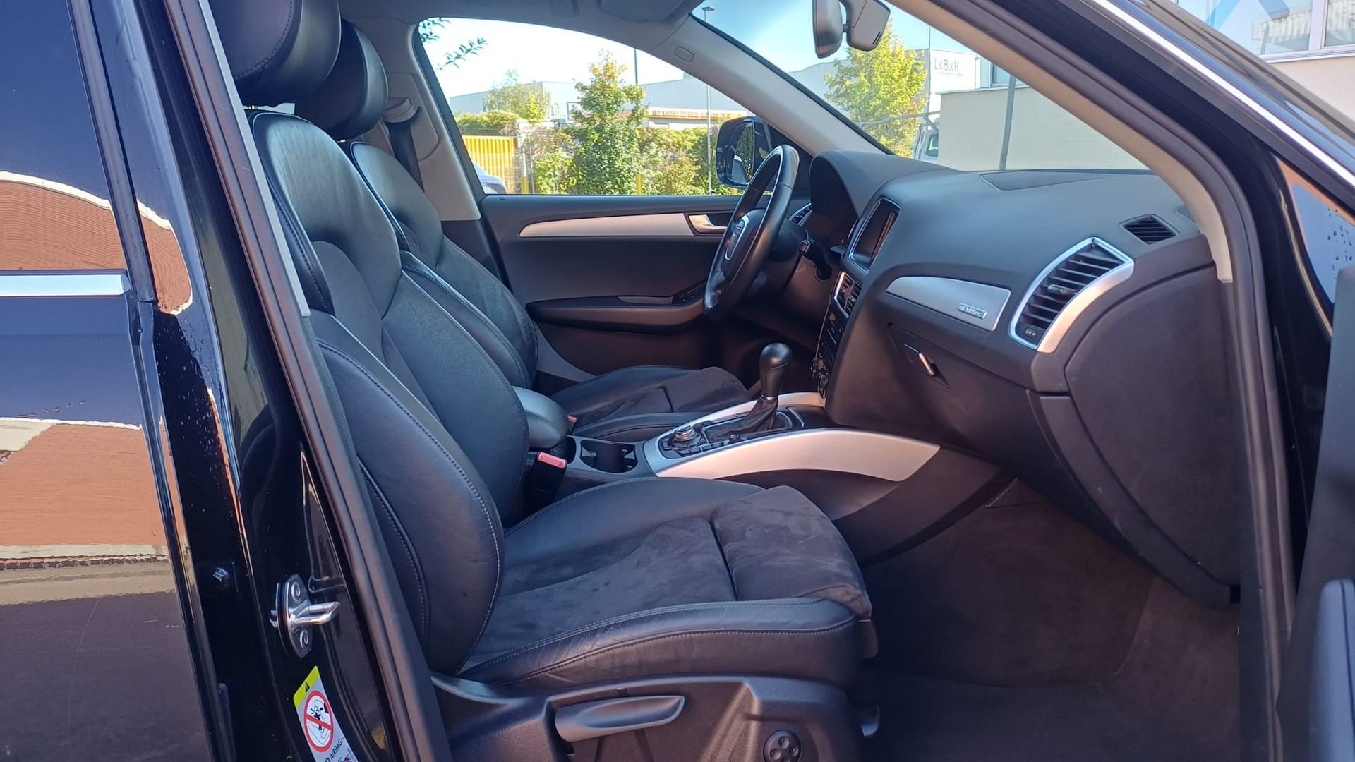 AUDI Q5 3.0 TDI quattro S-tronic-image-9