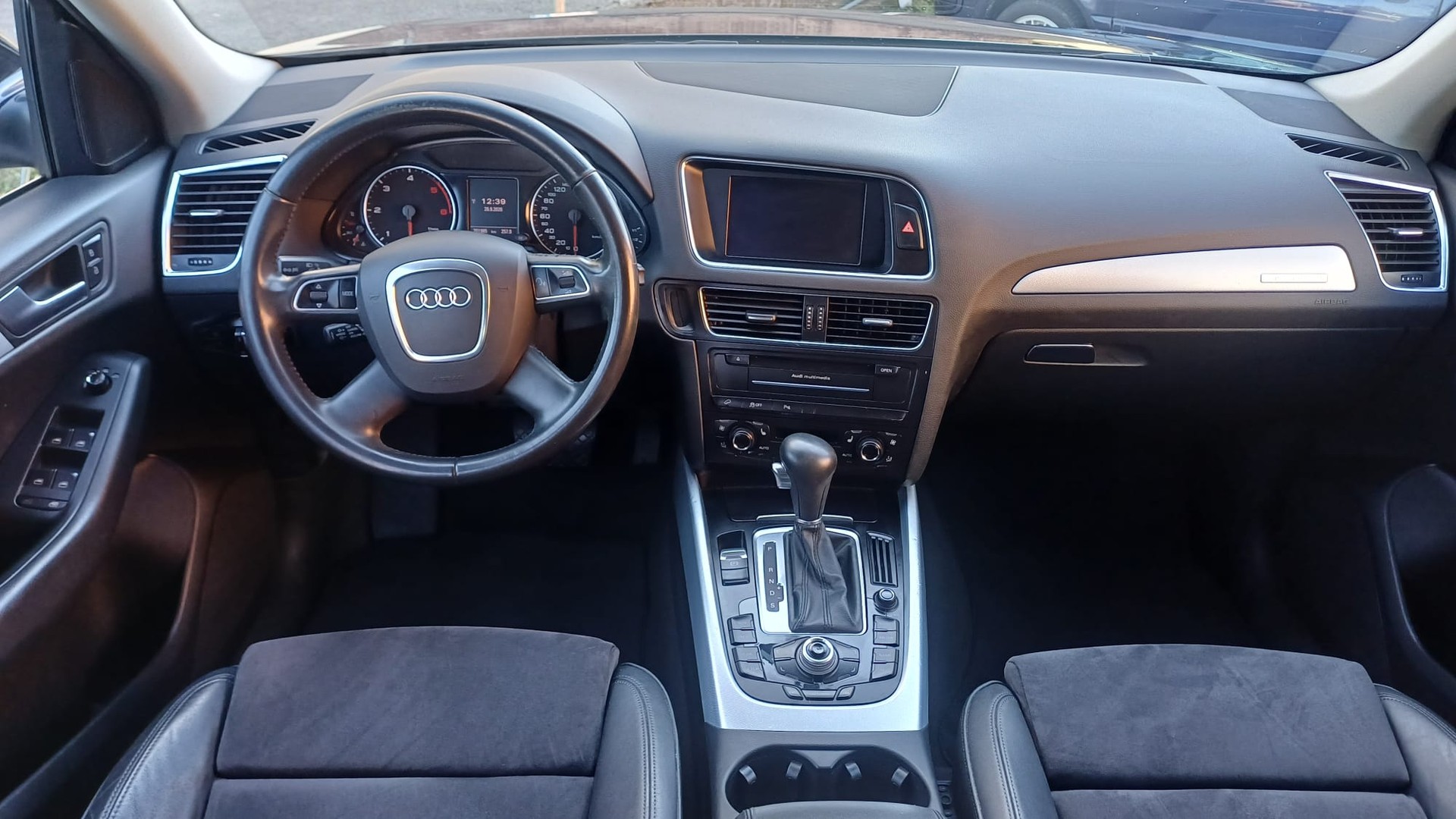 AUDI Q5 3.0 TDI quattro S-tronic-image-11