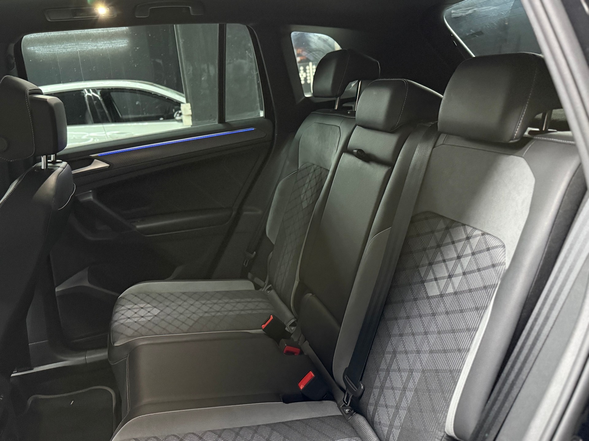 VW Tiguan 2.0TSI R-Line 4Motion DSG-image-8