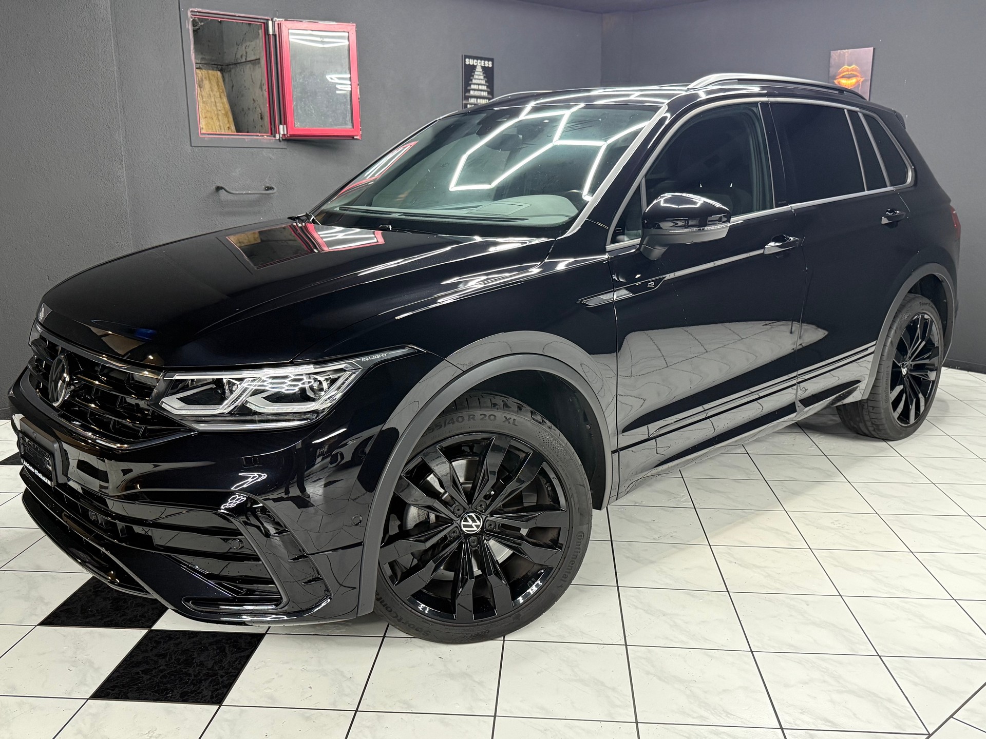 VW Tiguan 2.0TSI R-Line 4Motion DSG-image-1