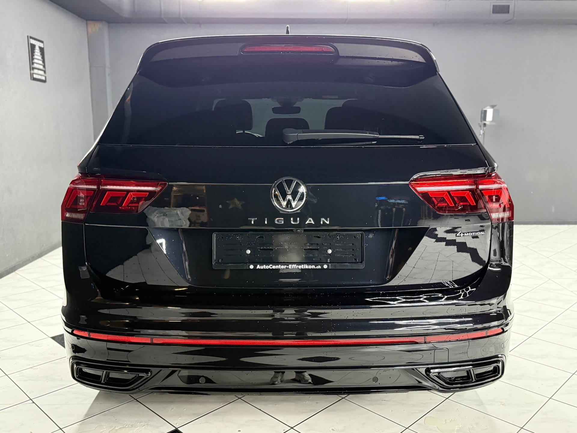 VW Tiguan 2.0TSI R-Line 4Motion DSG-image-3