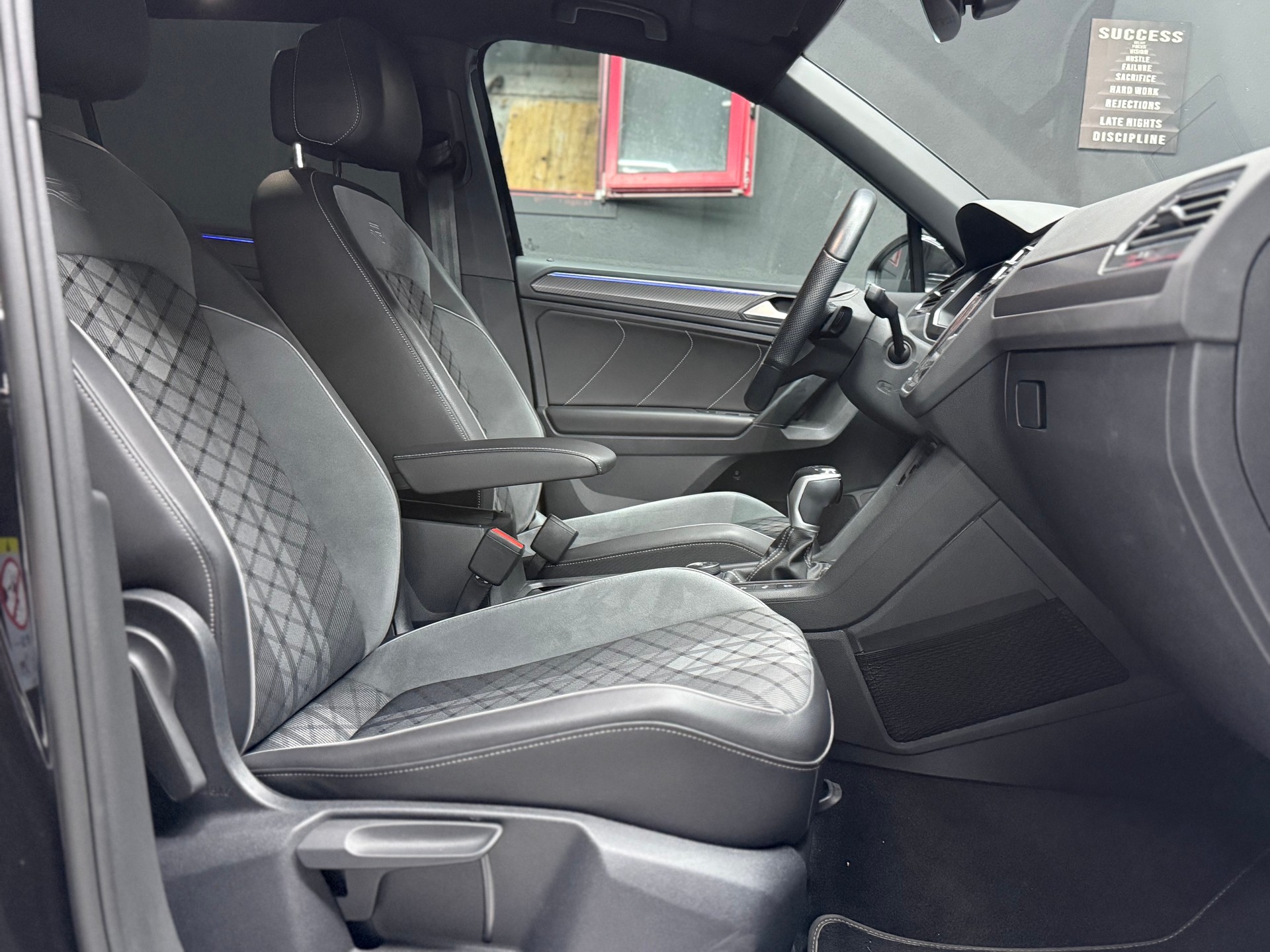VW Tiguan 2.0TSI R-Line 4Motion DSG-image-15