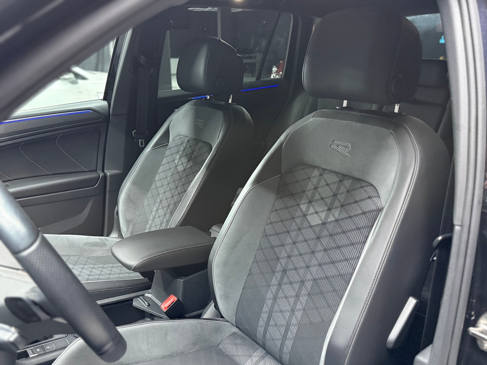 VW Tiguan 2.0TSI R-Line 4Motion DSG-image-17