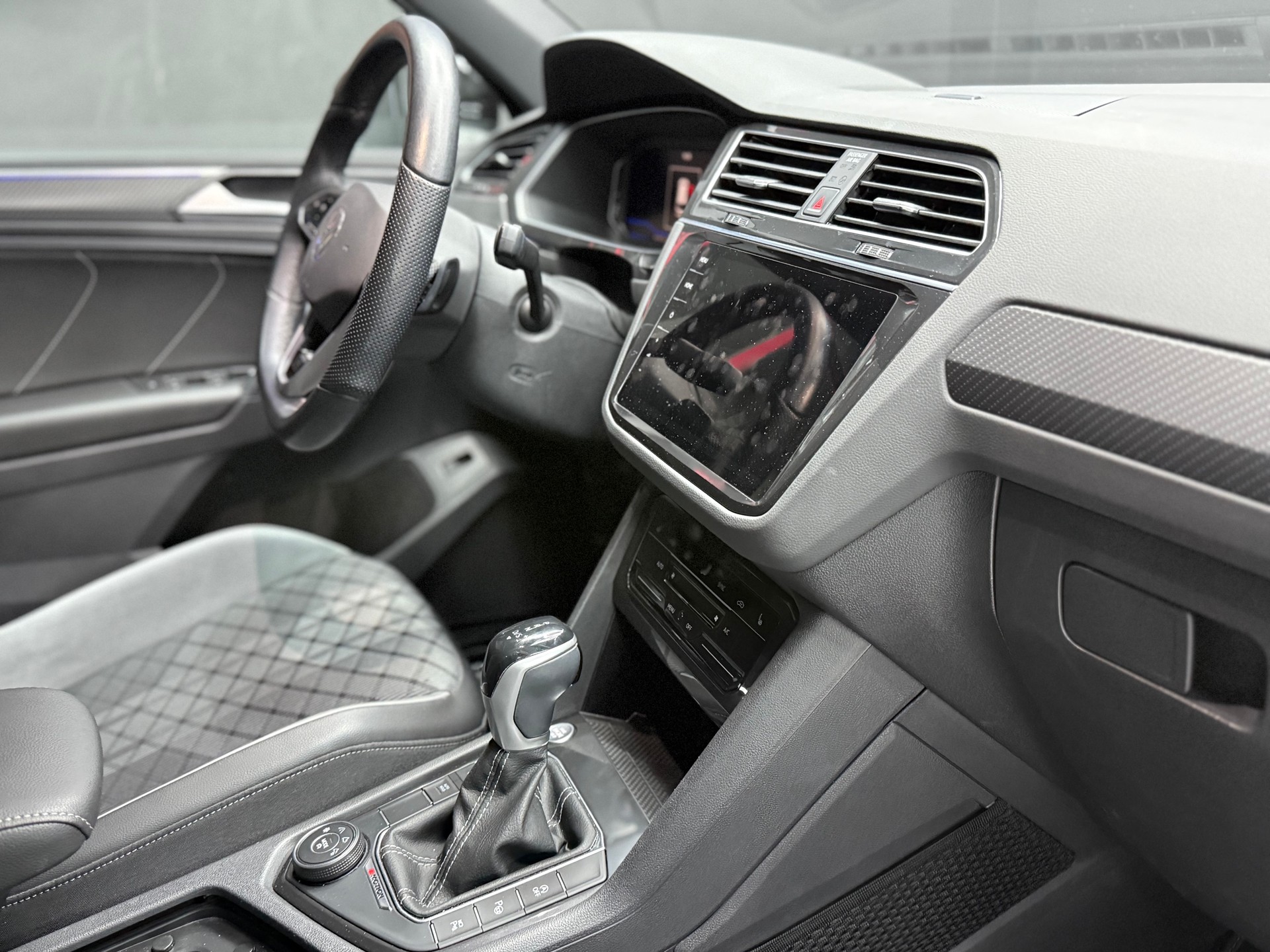 VW Tiguan 2.0TSI R-Line 4Motion DSG-image-16