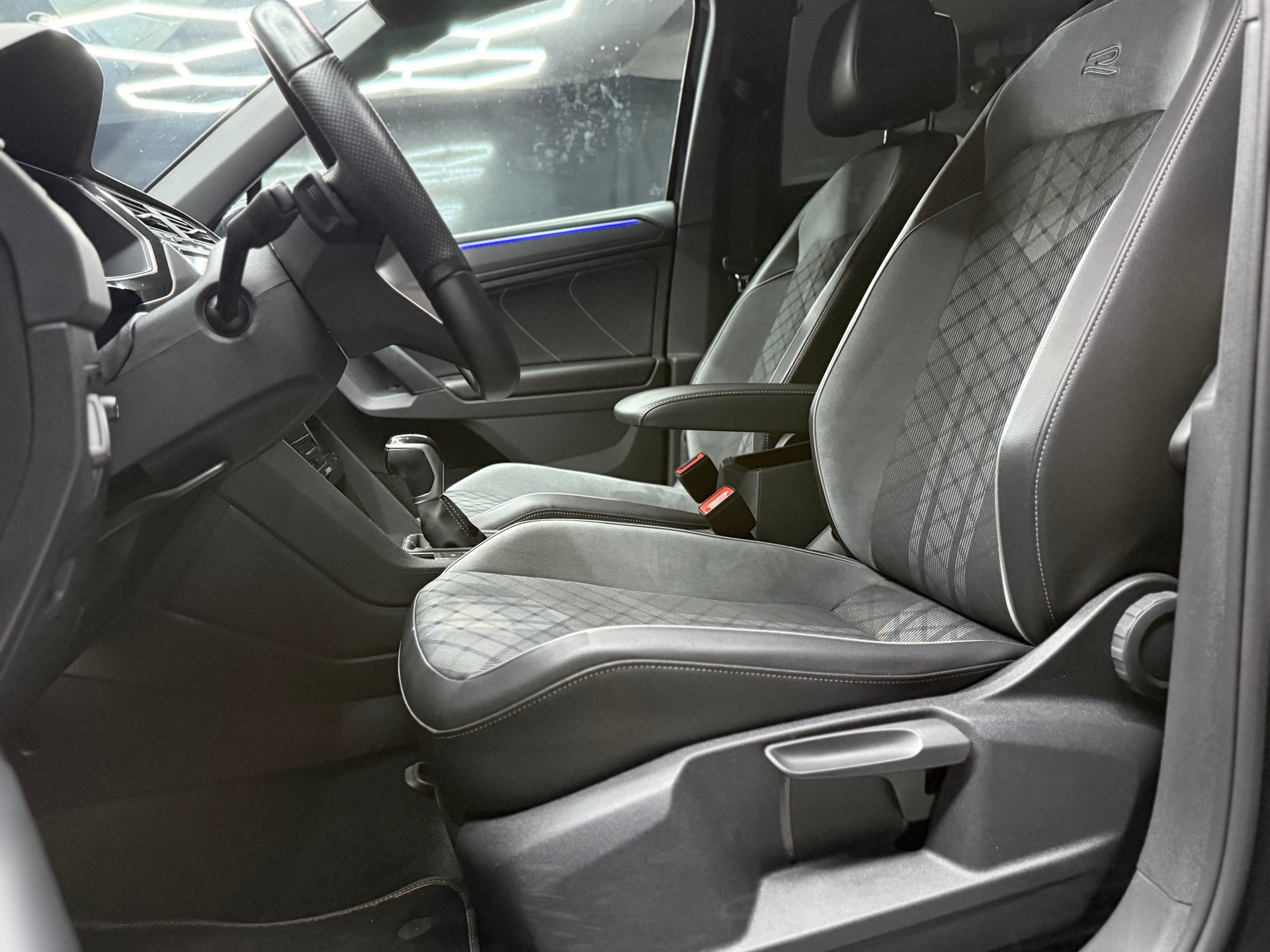 VW Tiguan 2.0TSI R-Line 4Motion DSG-image-18