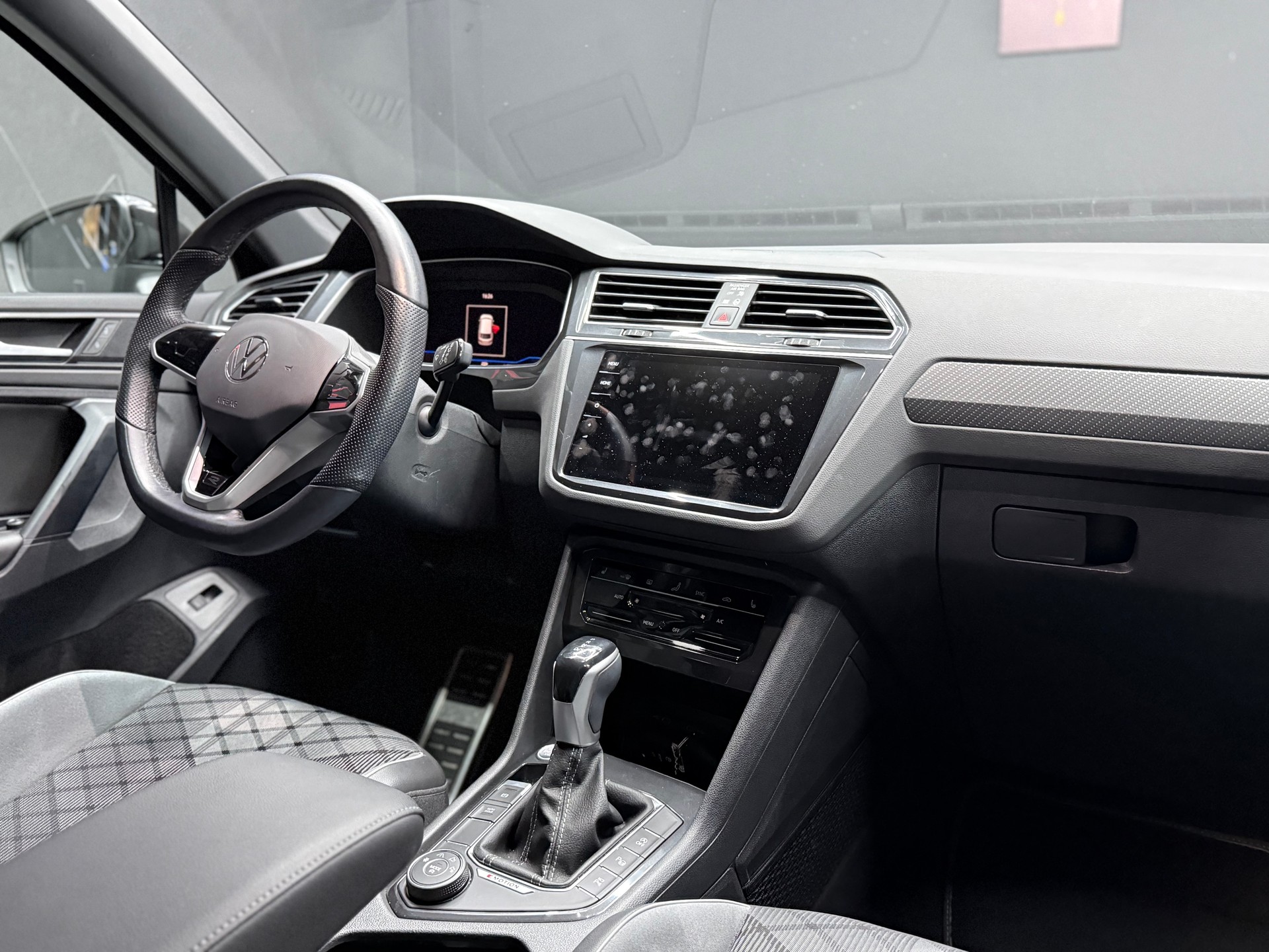 VW Tiguan 2.0TSI R-Line 4Motion DSG-image-13