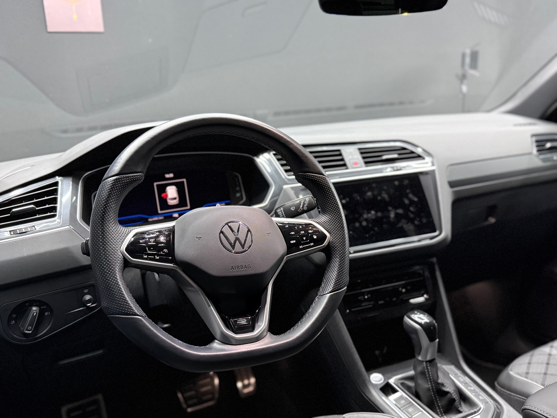 VW Tiguan 2.0TSI R-Line 4Motion DSG-image-10