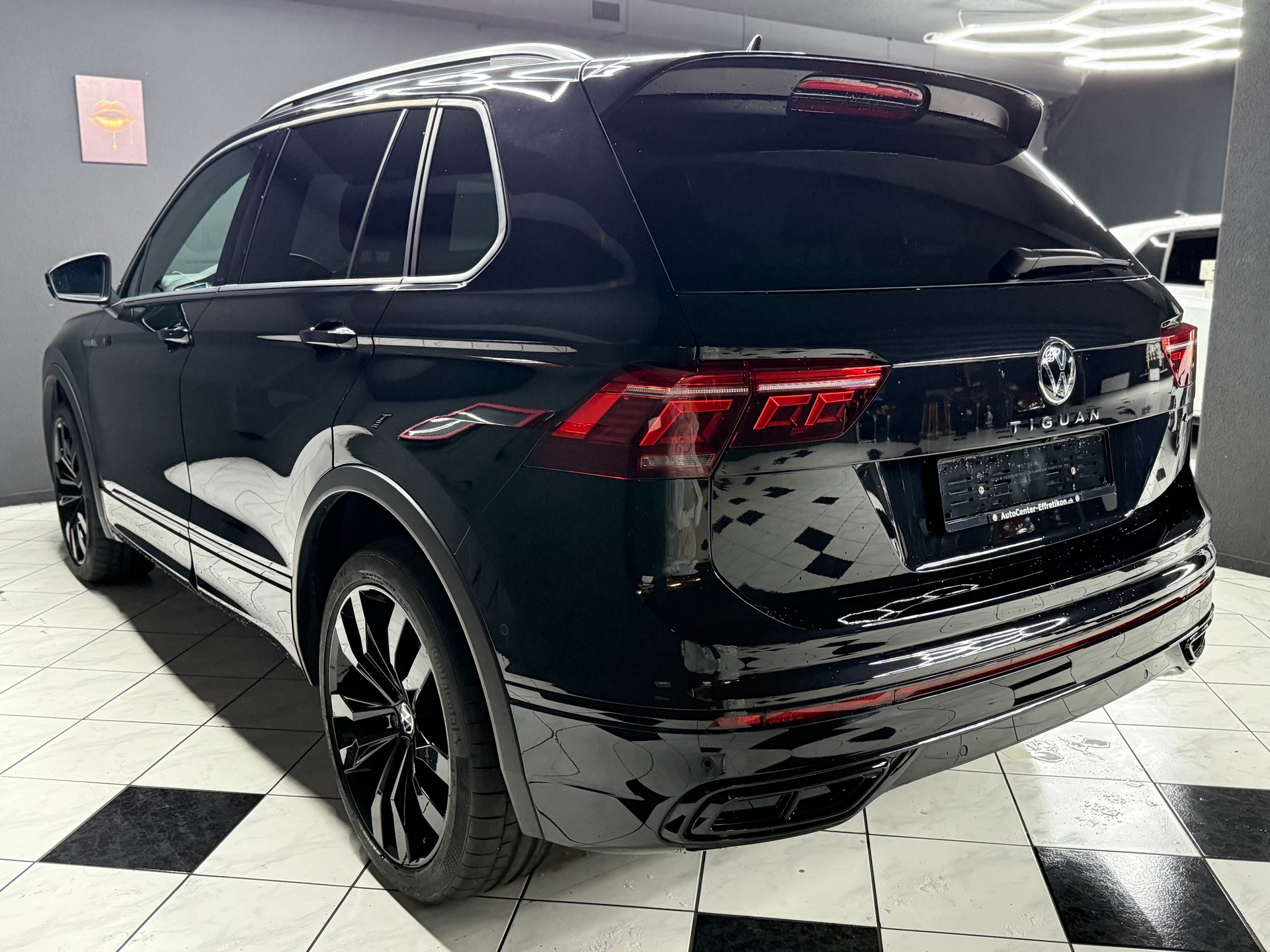VW Tiguan 2.0TSI R-Line 4Motion DSG-image-5