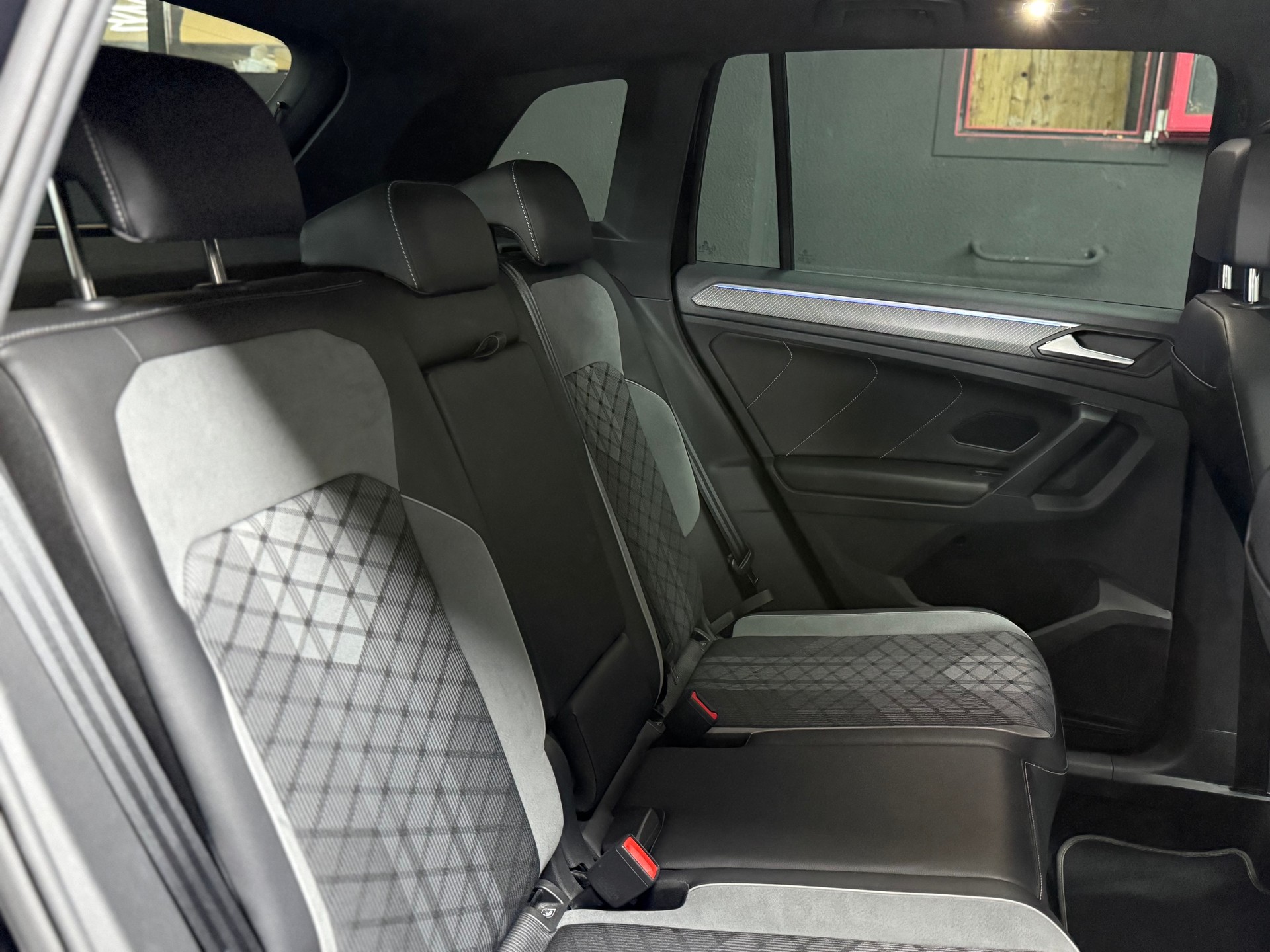 VW Tiguan 2.0TSI R-Line 4Motion DSG-image-11