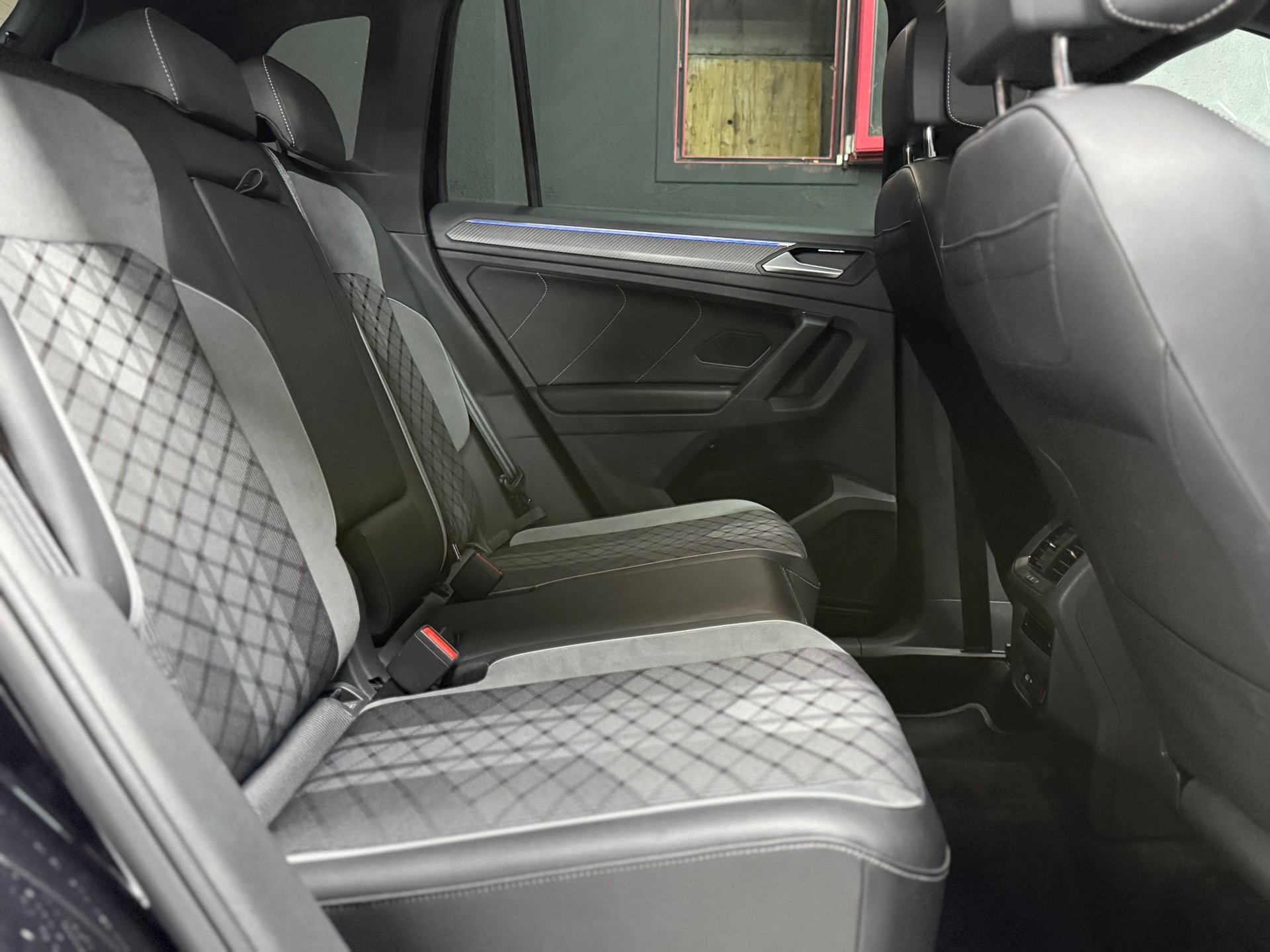 VW Tiguan 2.0TSI R-Line 4Motion DSG-image-12