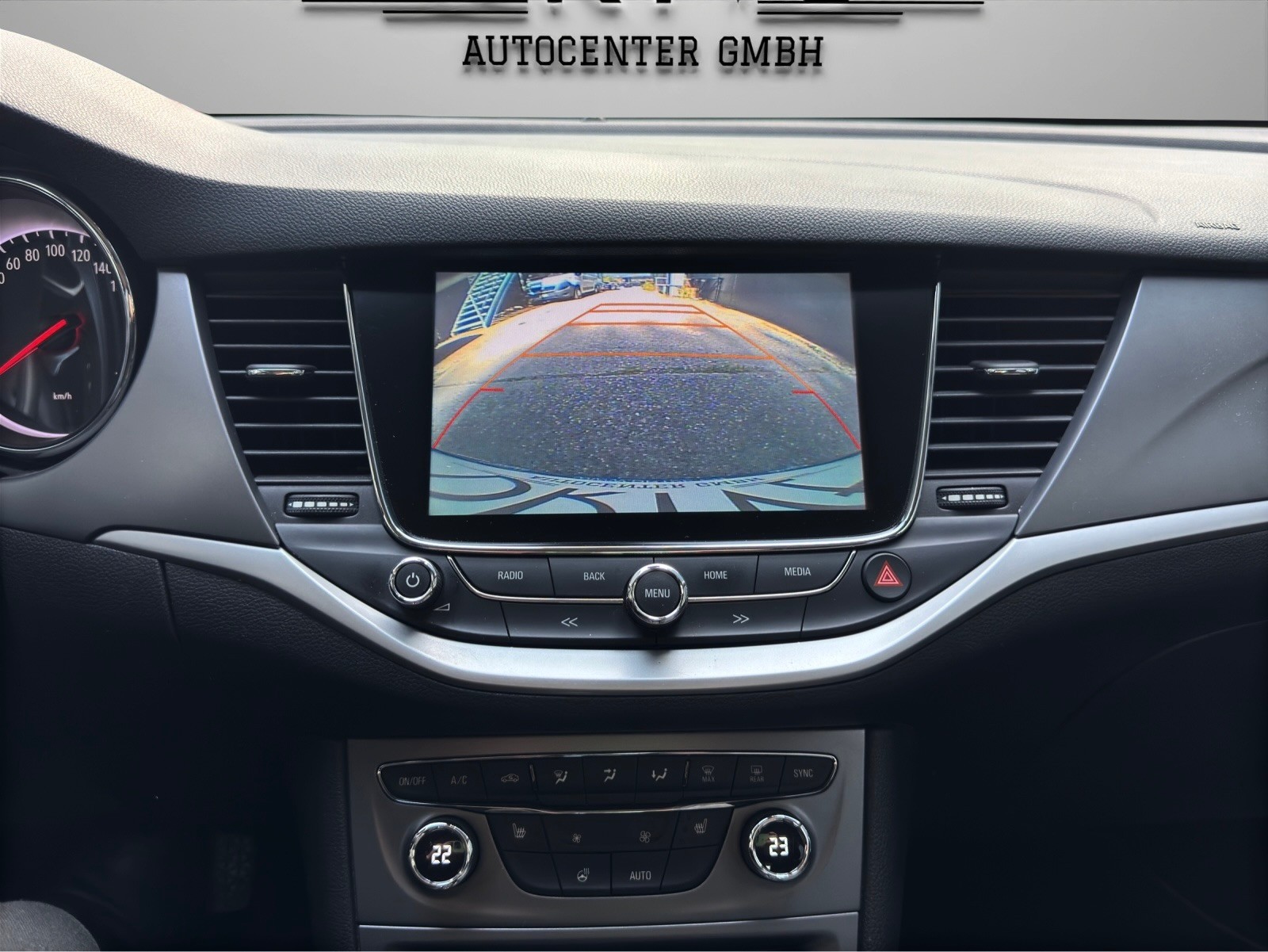 OPEL Astra 1.4i Turbo 120 Years Edition Automatic * Rückfahrkamera + Sitzheizung*-image-14