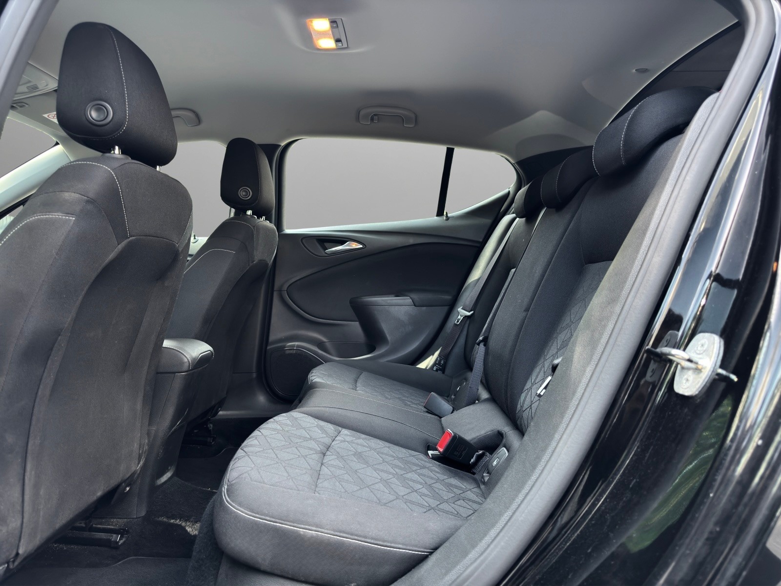 OPEL Astra 1.4i Turbo 120 Years Edition Automatic * Rückfahrkamera + Sitzheizung*-image-10