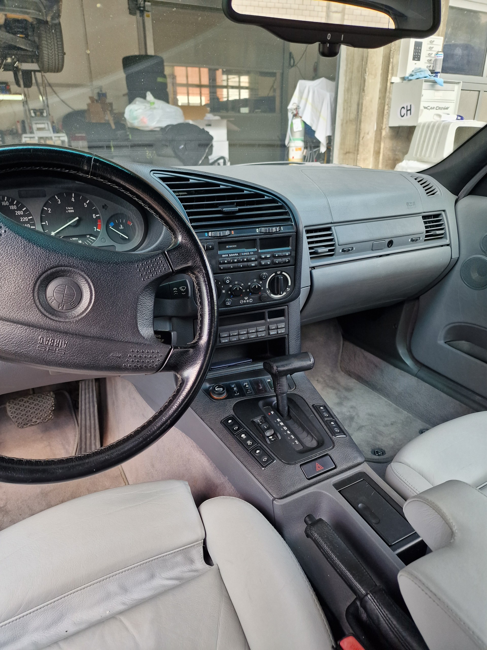 BMW 325i ABS AiB-image-4