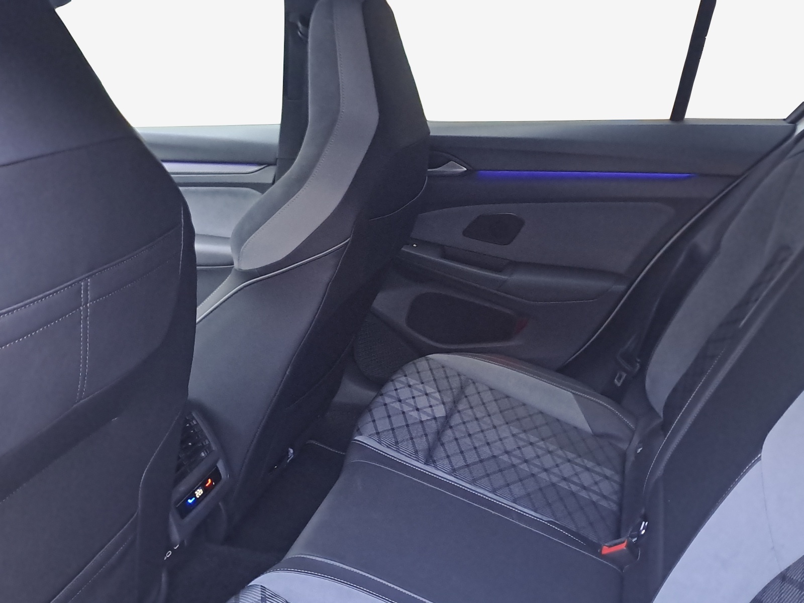 VW Golf 1.5 eTSI mHEV ACT R-Line DSG-image-11