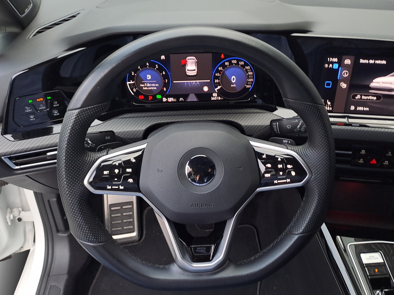 VW Golf 1.5 eTSI mHEV ACT R-Line DSG-image-9