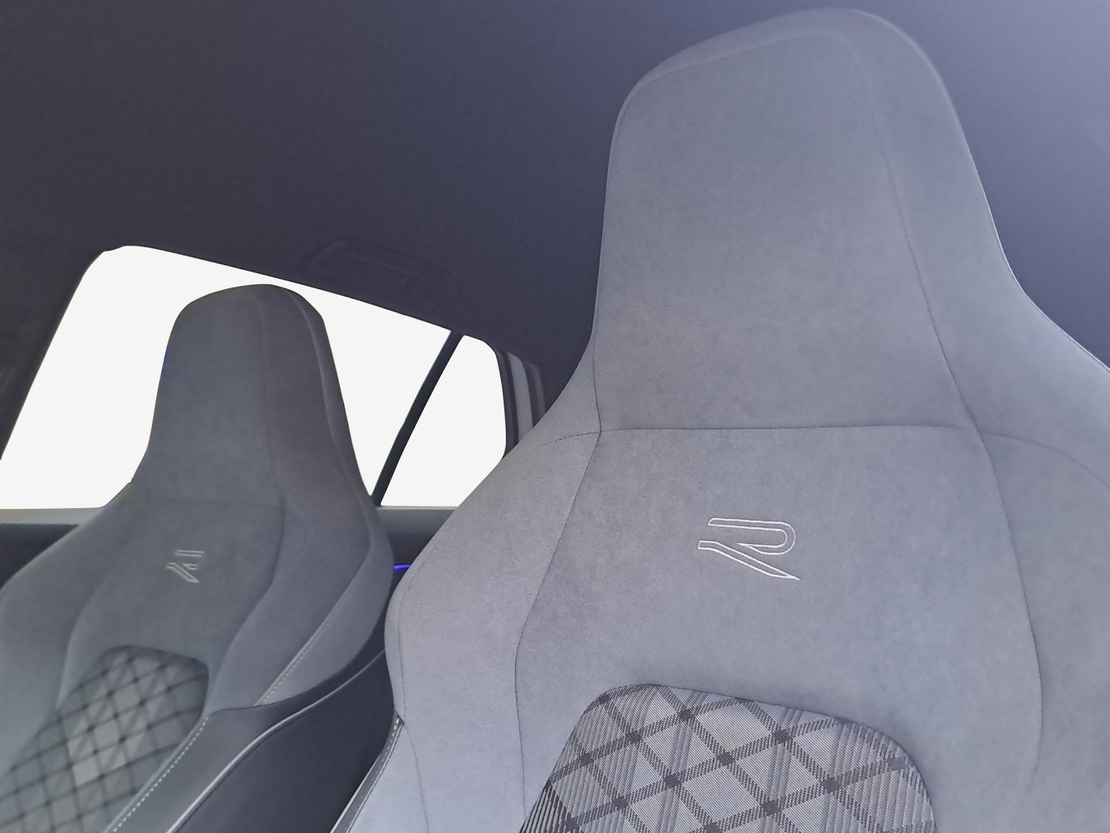 VW Golf 1.5 eTSI mHEV ACT R-Line DSG-image-14