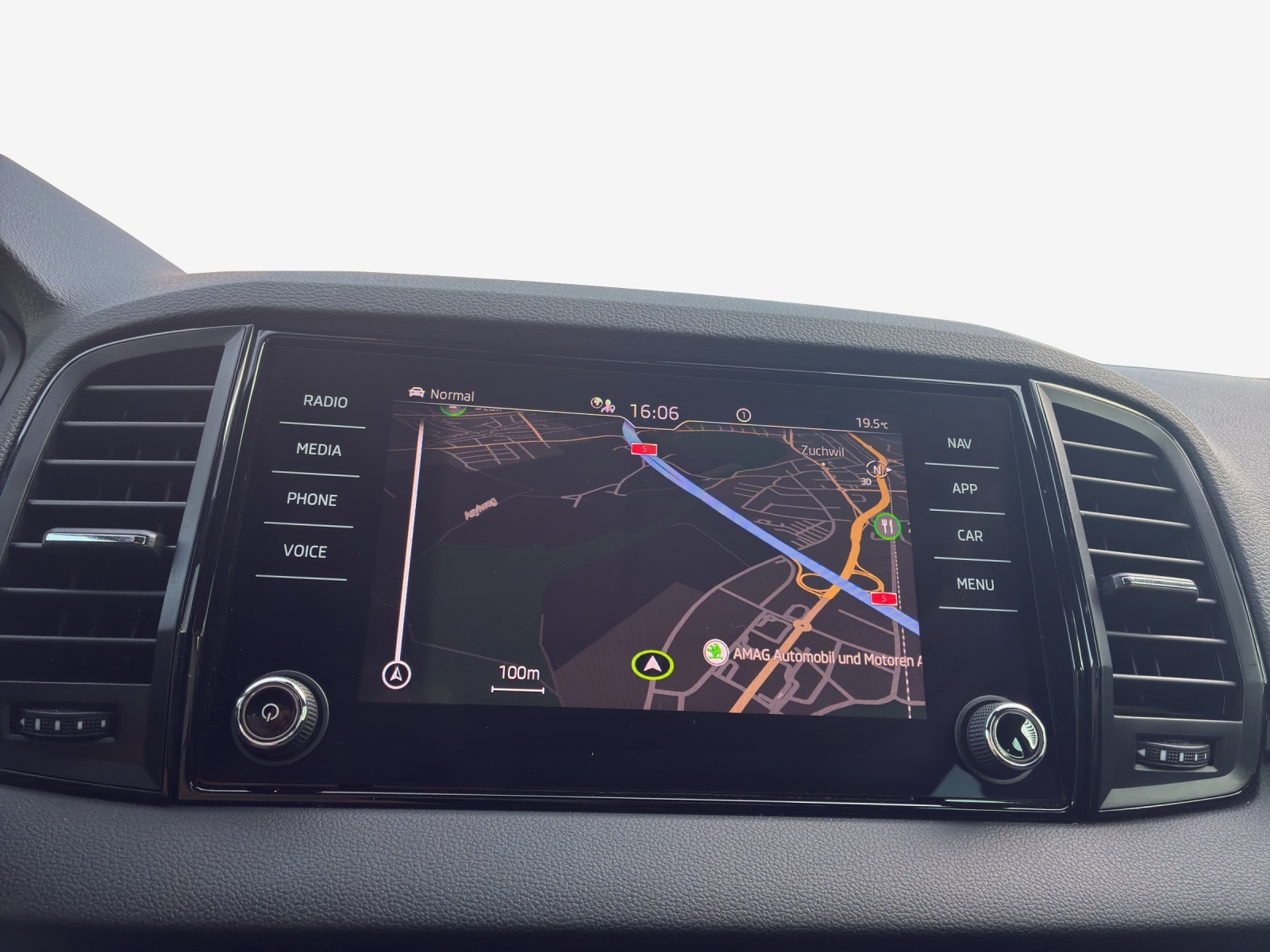 SKODA Karoq 2.0 TSI SportLine 4x4 DSG-image-15
