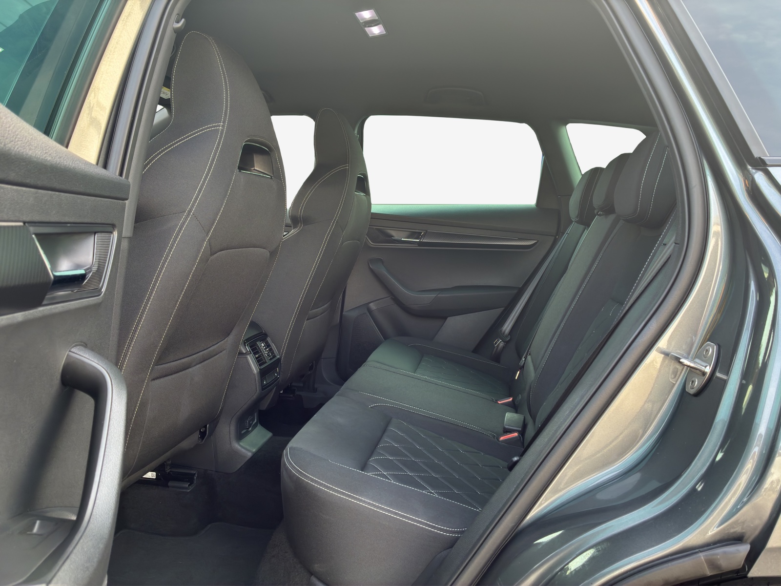 SKODA Karoq 2.0 TSI SportLine 4x4 DSG-image-11