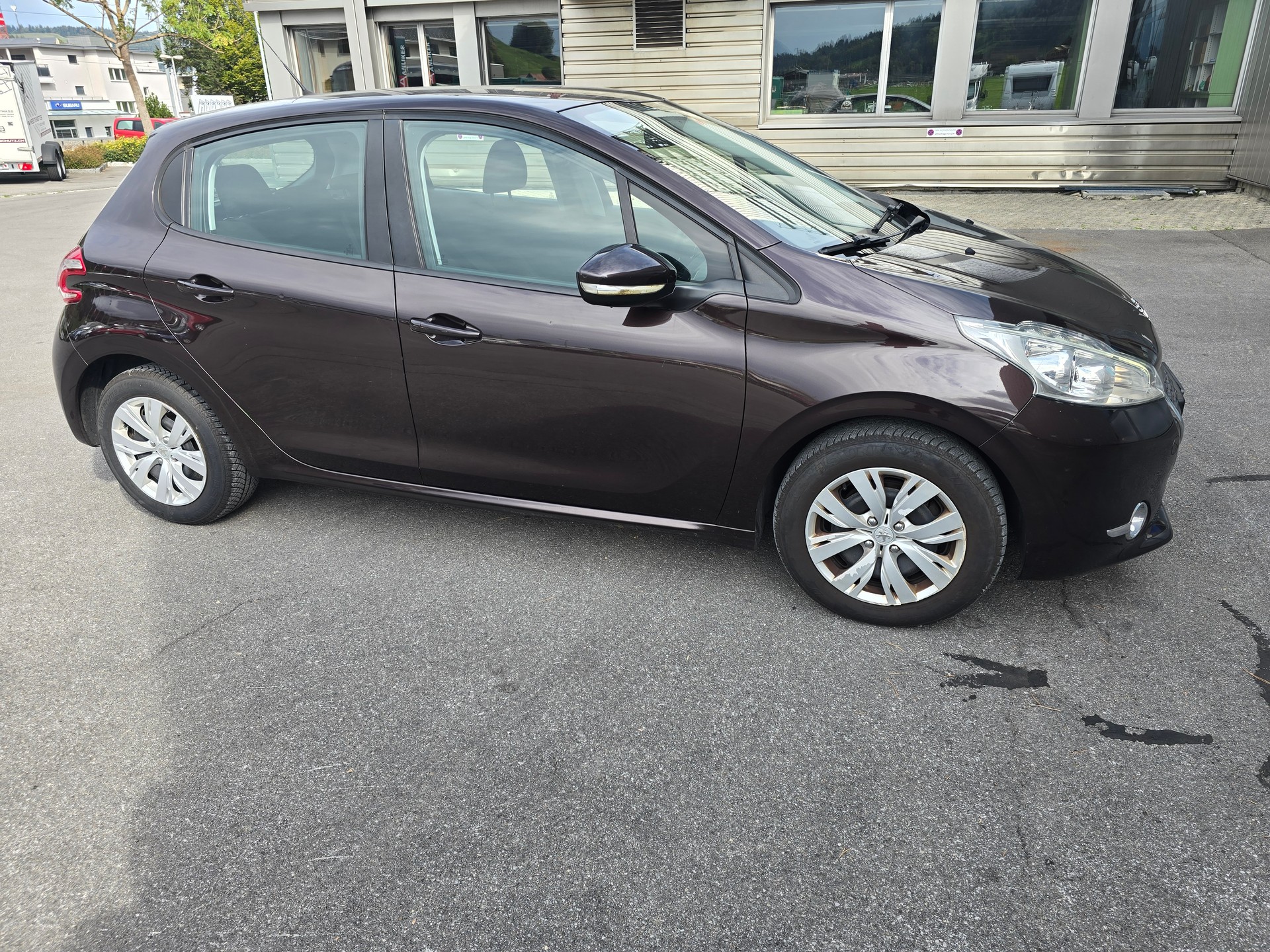 PEUGEOT 208 1.2 VTI Active-image-6