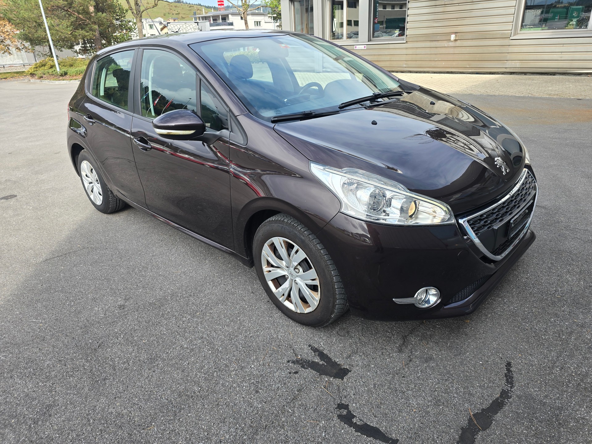 PEUGEOT 208 1.2 VTI Active-image-1
