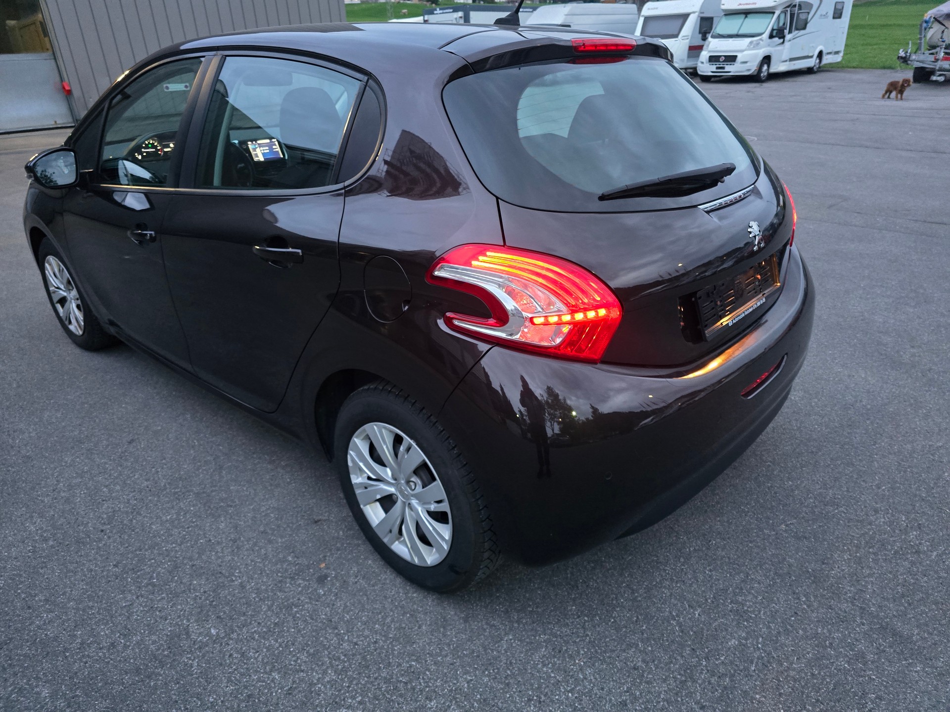 PEUGEOT 208 1.2 VTI Active-image-9