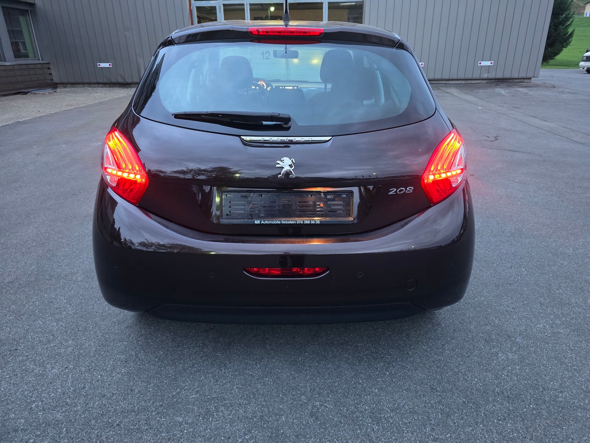 PEUGEOT 208 1.2 VTI Active-image-11