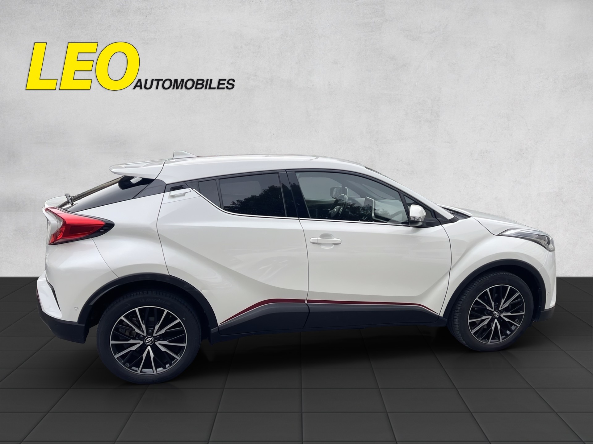 TOYOTA C-HR 1.2 Premium-image-5