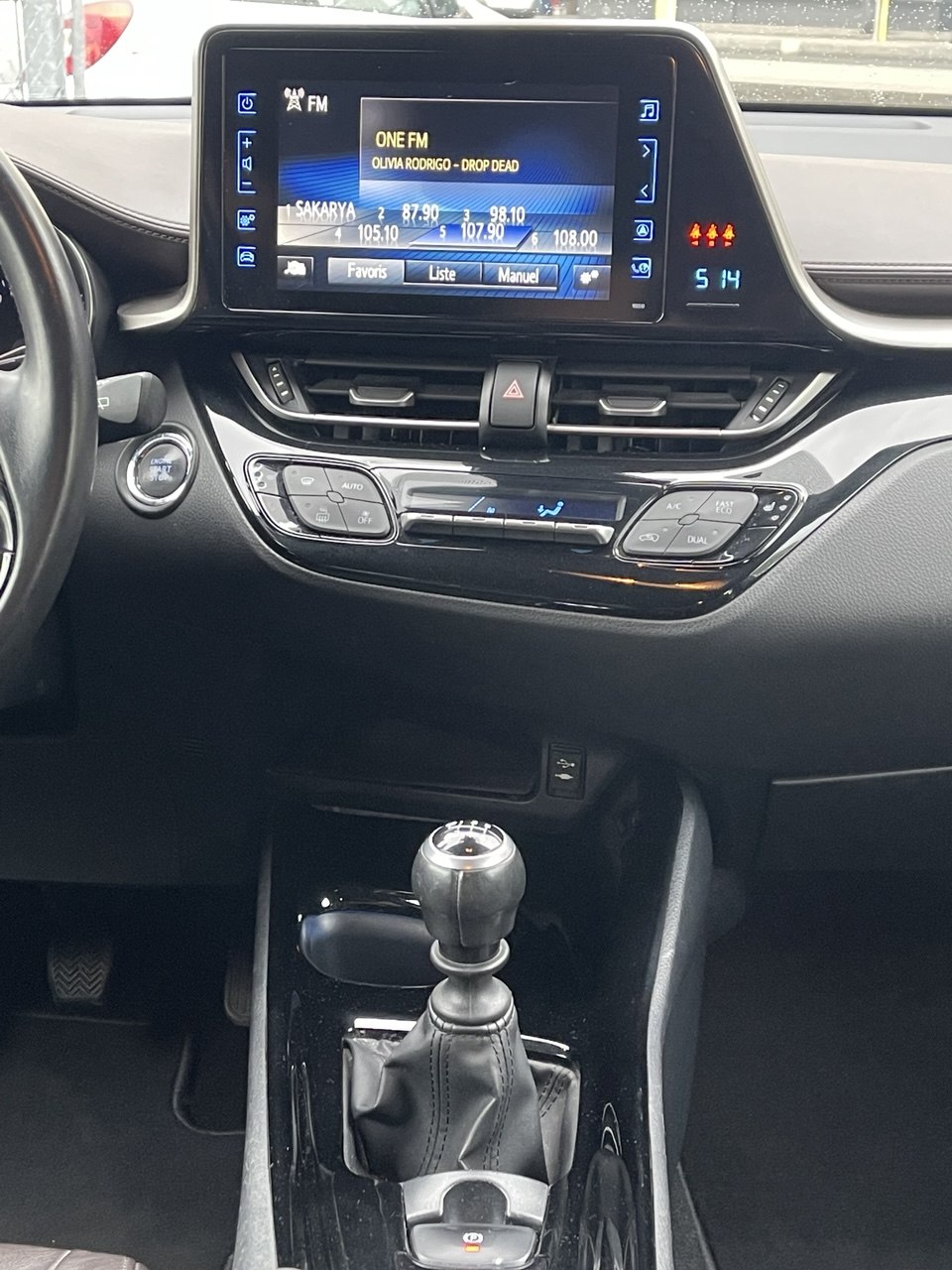 TOYOTA C-HR 1.2 Premium-image-8