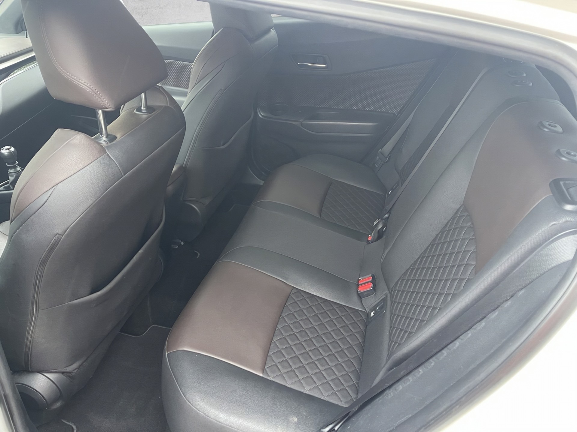 TOYOTA C-HR 1.2 Premium-image-10