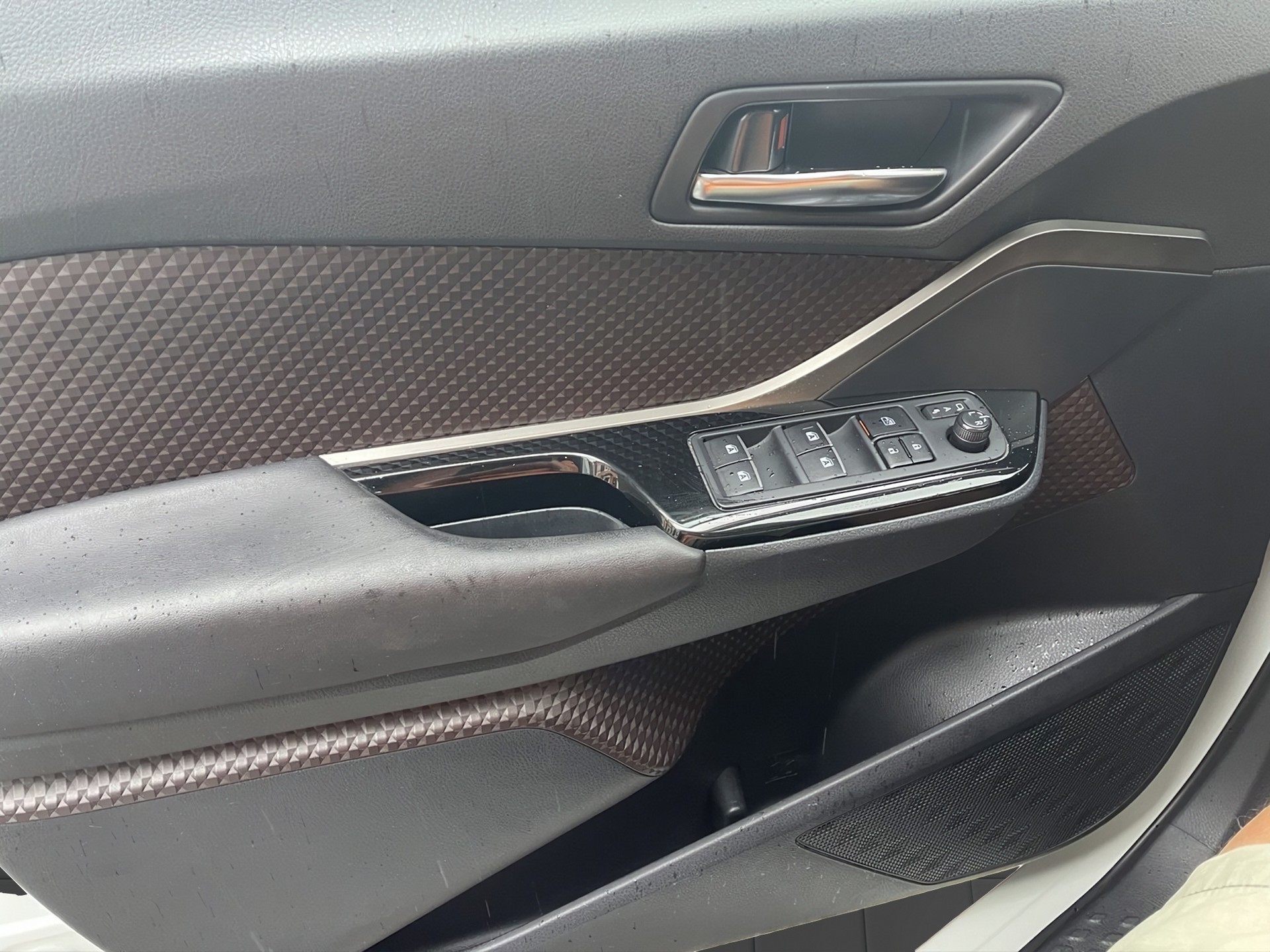TOYOTA C-HR 1.2 Premium-image-9