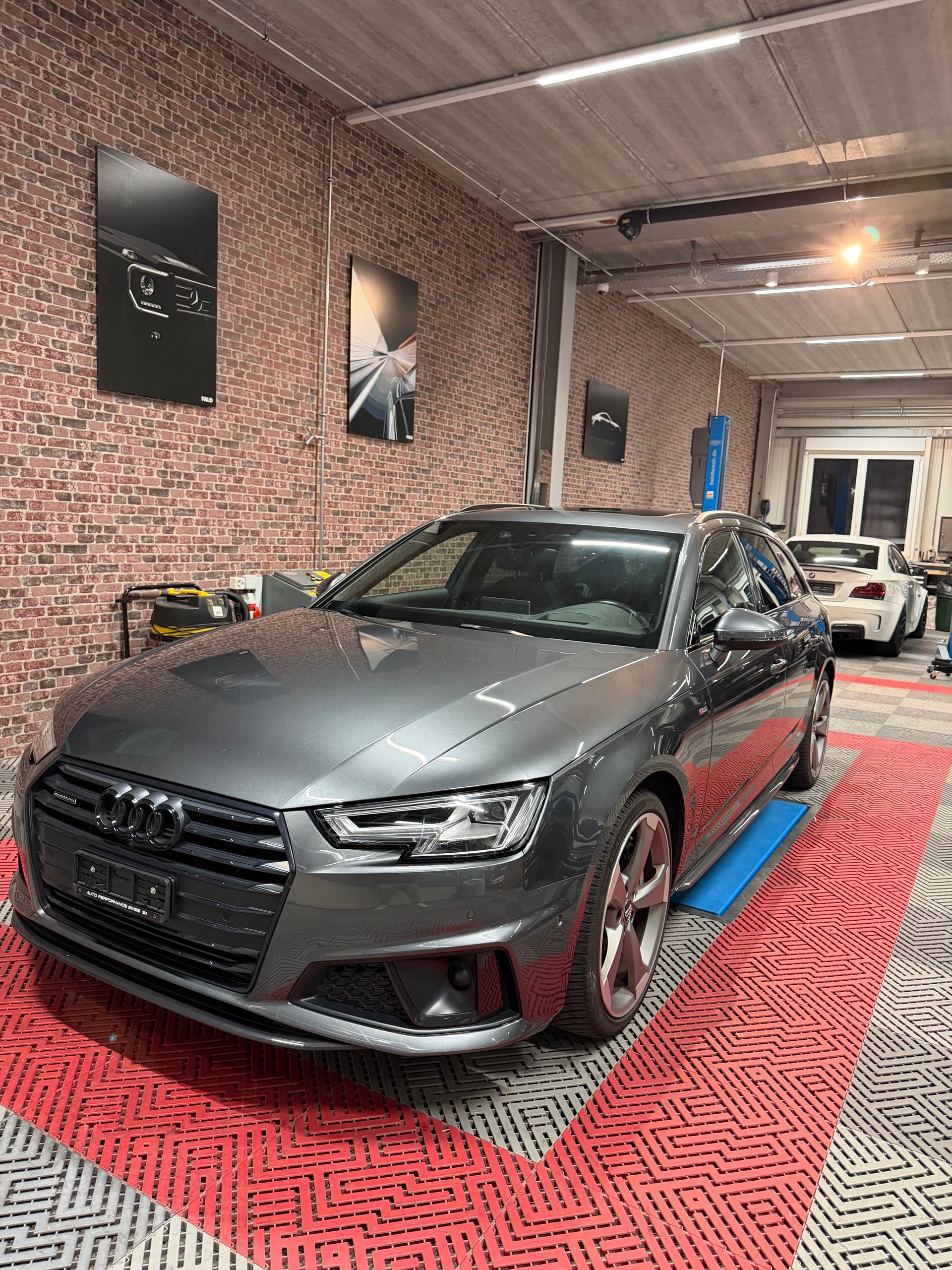 AUDI A4 Avant 45 TFSI SLINE S-tronic quattro-image-0