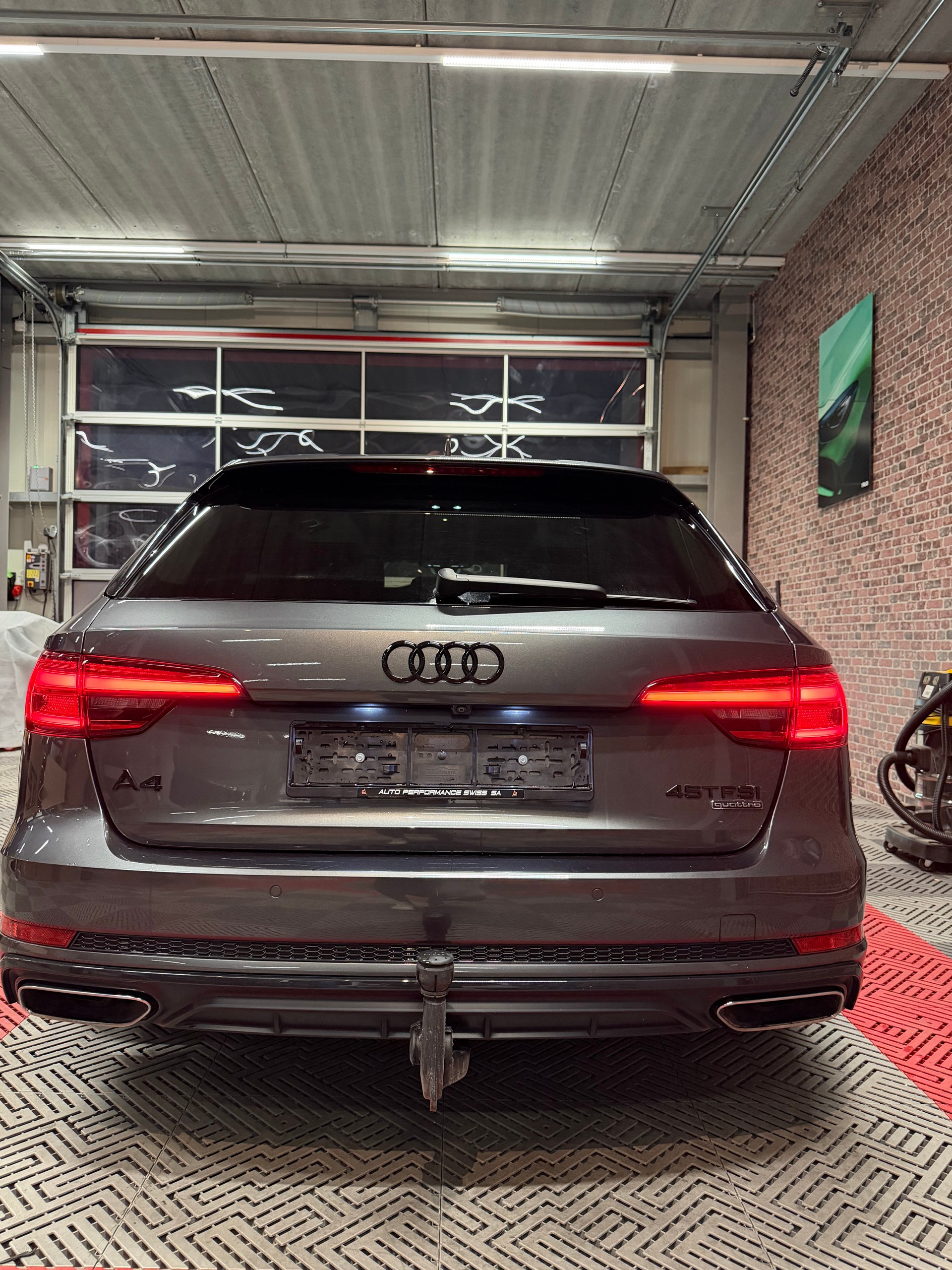 AUDI A4 Avant 45 TFSI SLINE S-tronic quattro-image-3
