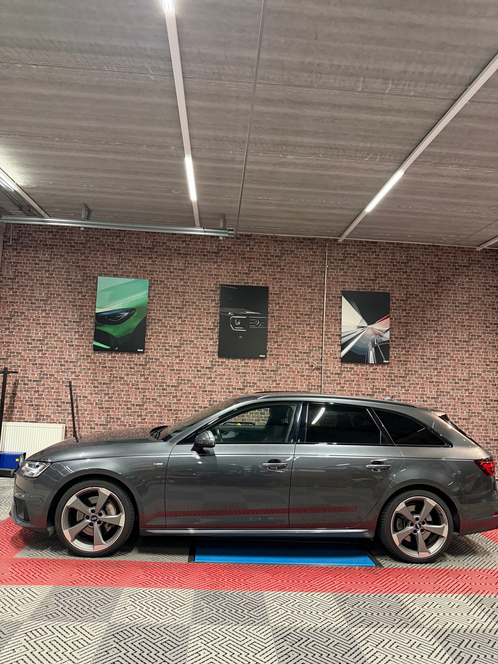 AUDI A4 Avant 45 TFSI SLINE S-tronic quattro-image-1