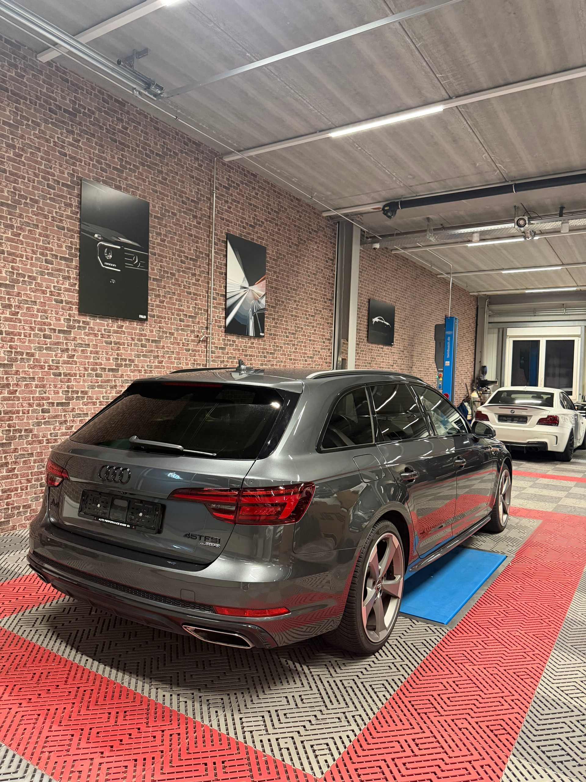 AUDI A4 Avant 45 TFSI SLINE S-tronic quattro-image-4