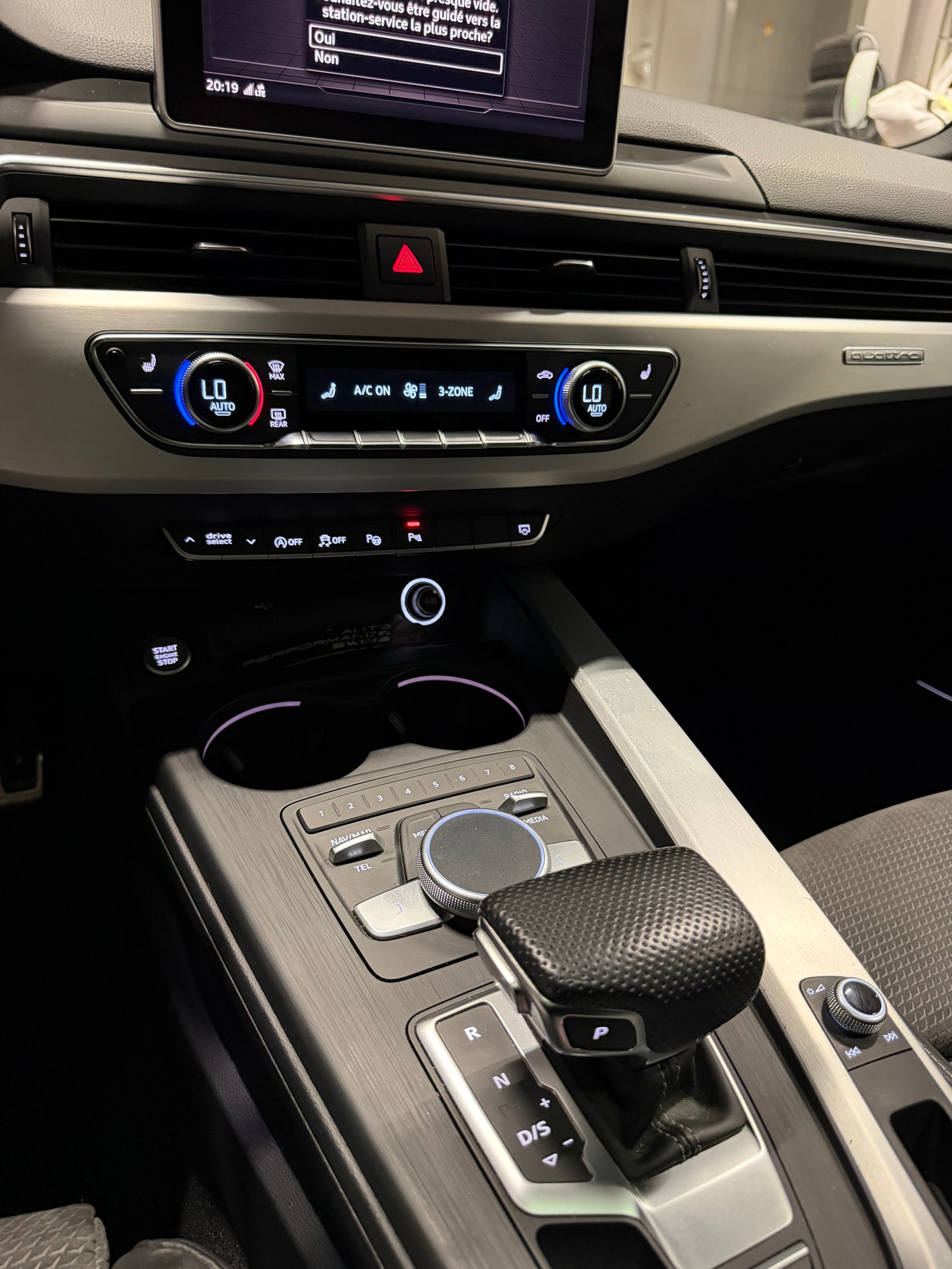 AUDI A4 Avant 45 TFSI SLINE S-tronic quattro-image-12