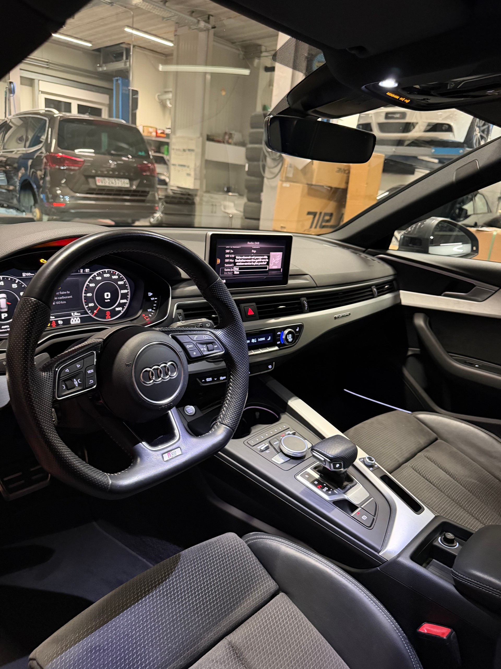 AUDI A4 Avant 45 TFSI SLINE S-tronic quattro-image-9