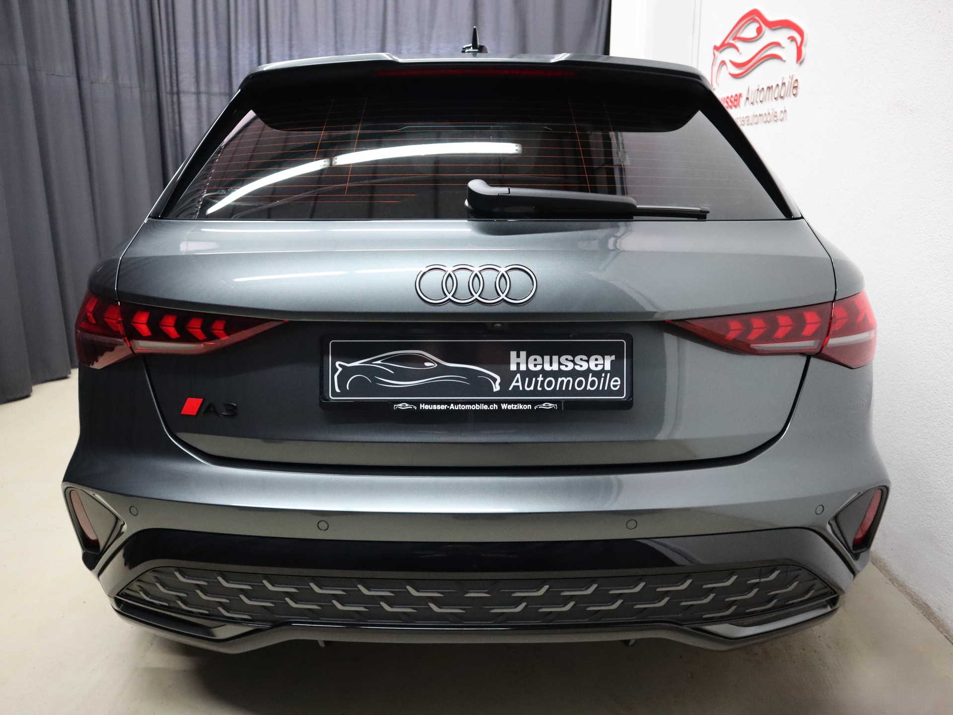 AUDI A3 Sportback 35 TFSI S Line S-tronic - Panorama - Matrix LED - Sportsitze - SONOS - 360° Kamera - 150 PS-image-4