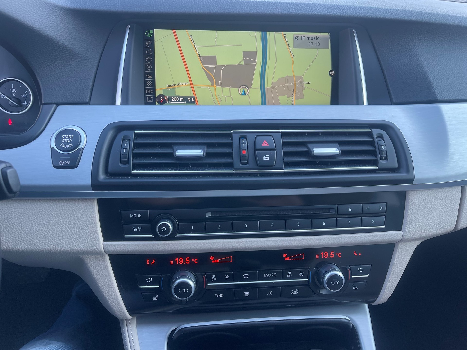 BMW 525d Touring xDrive Steptronic-image-12