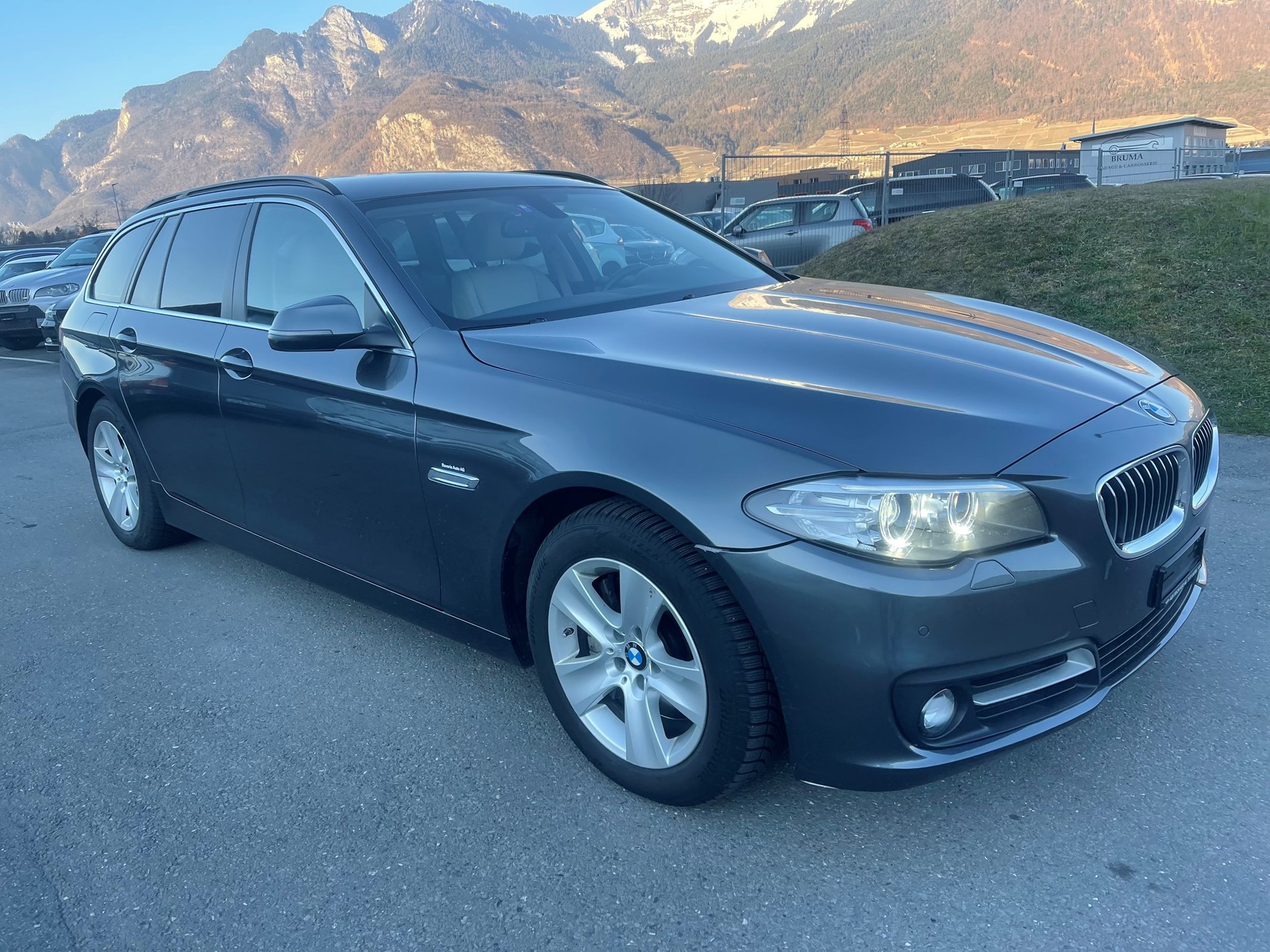 BMW 525d Touring xDrive Steptronic-image-2