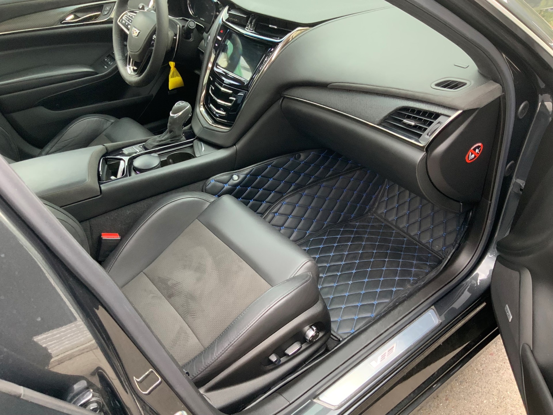 CADILLAC CTS-V Sedan 6.2 Supercharged Automatic-image-15